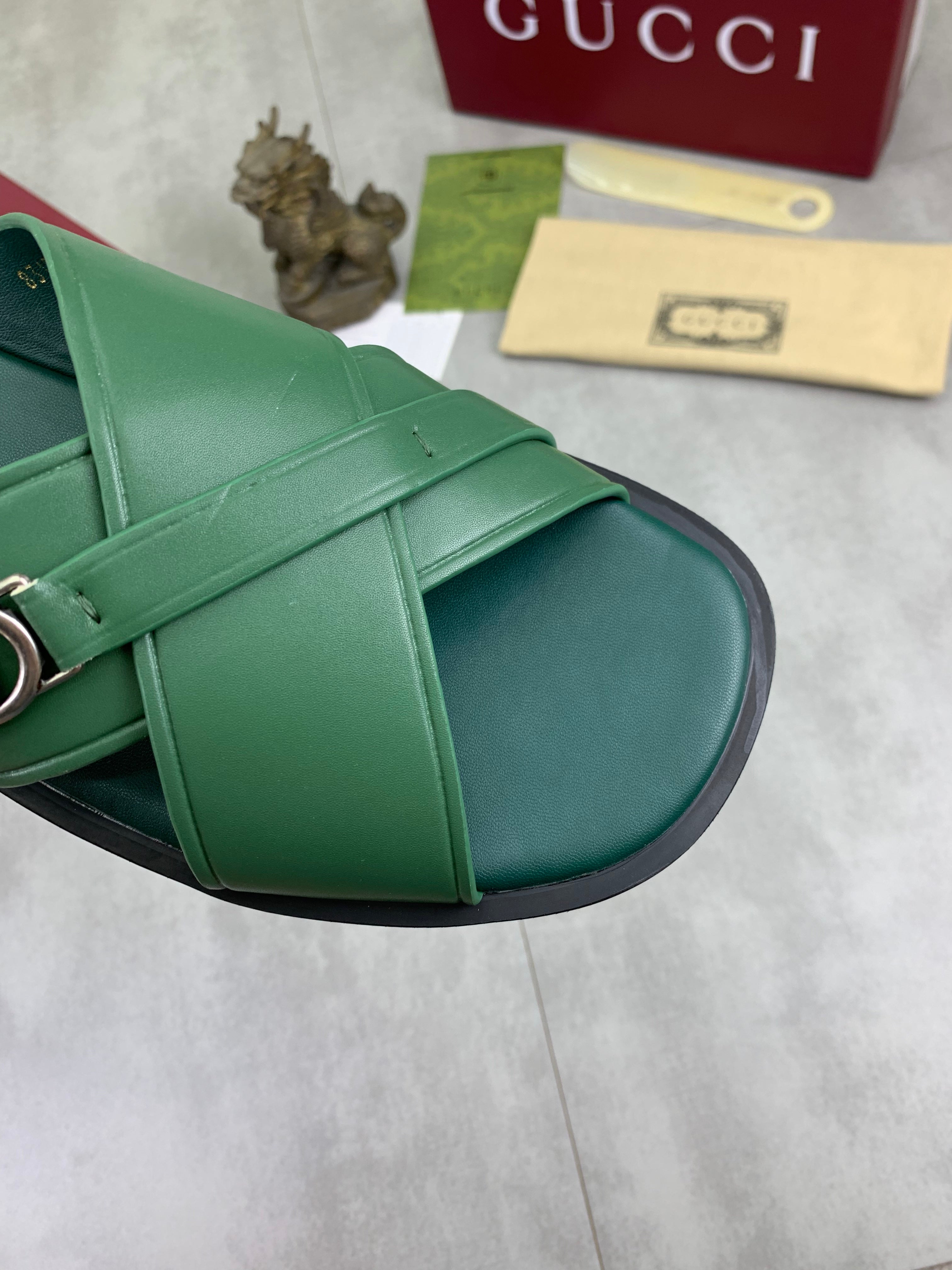 GG Men's 25 Sandals Slide Green Cowhide 738472