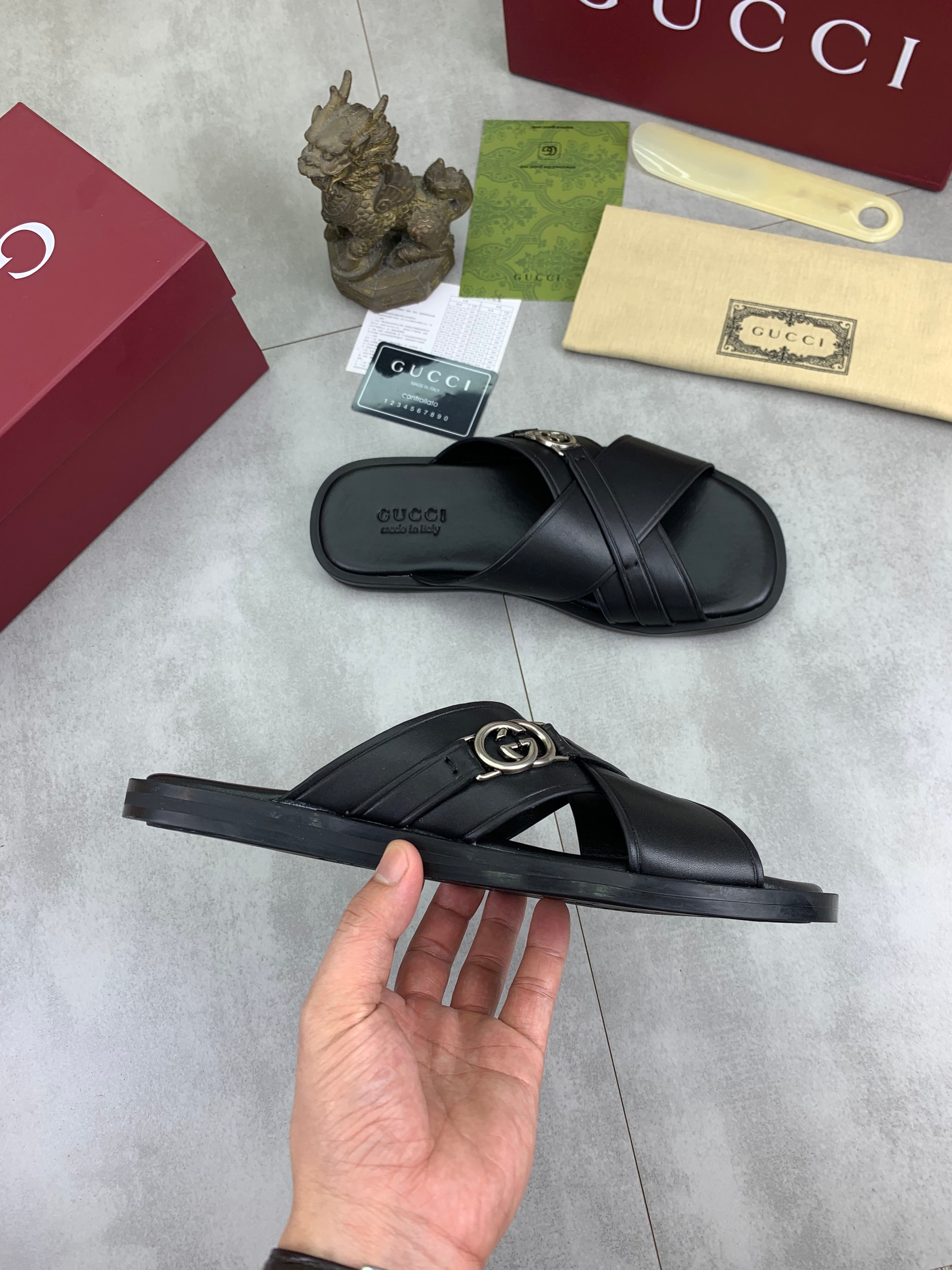 GG Men's 25 Sandals Slide Black Cowhide 738474