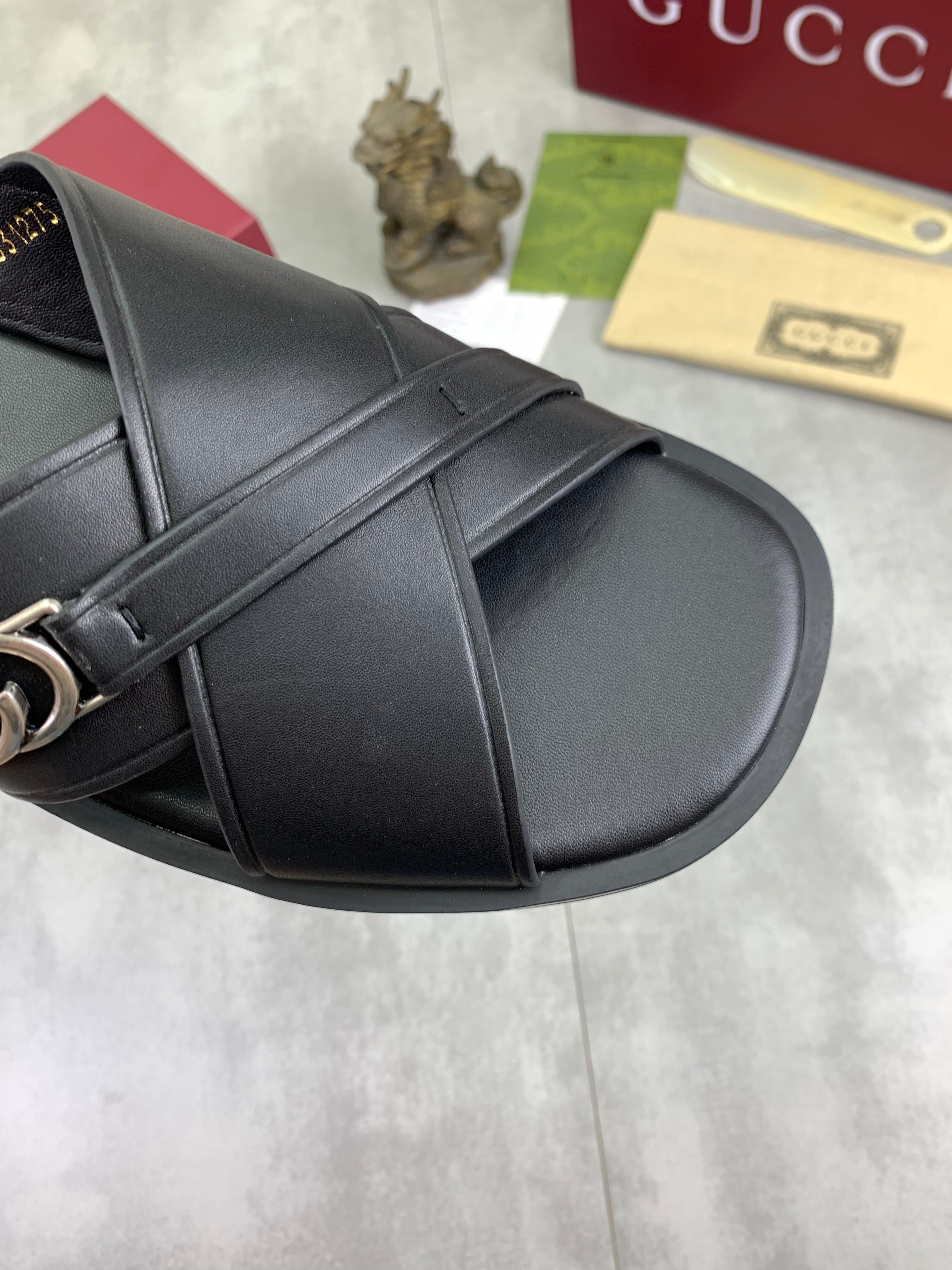 GG Men's 25 Sandals Slide Black Cowhide 738474