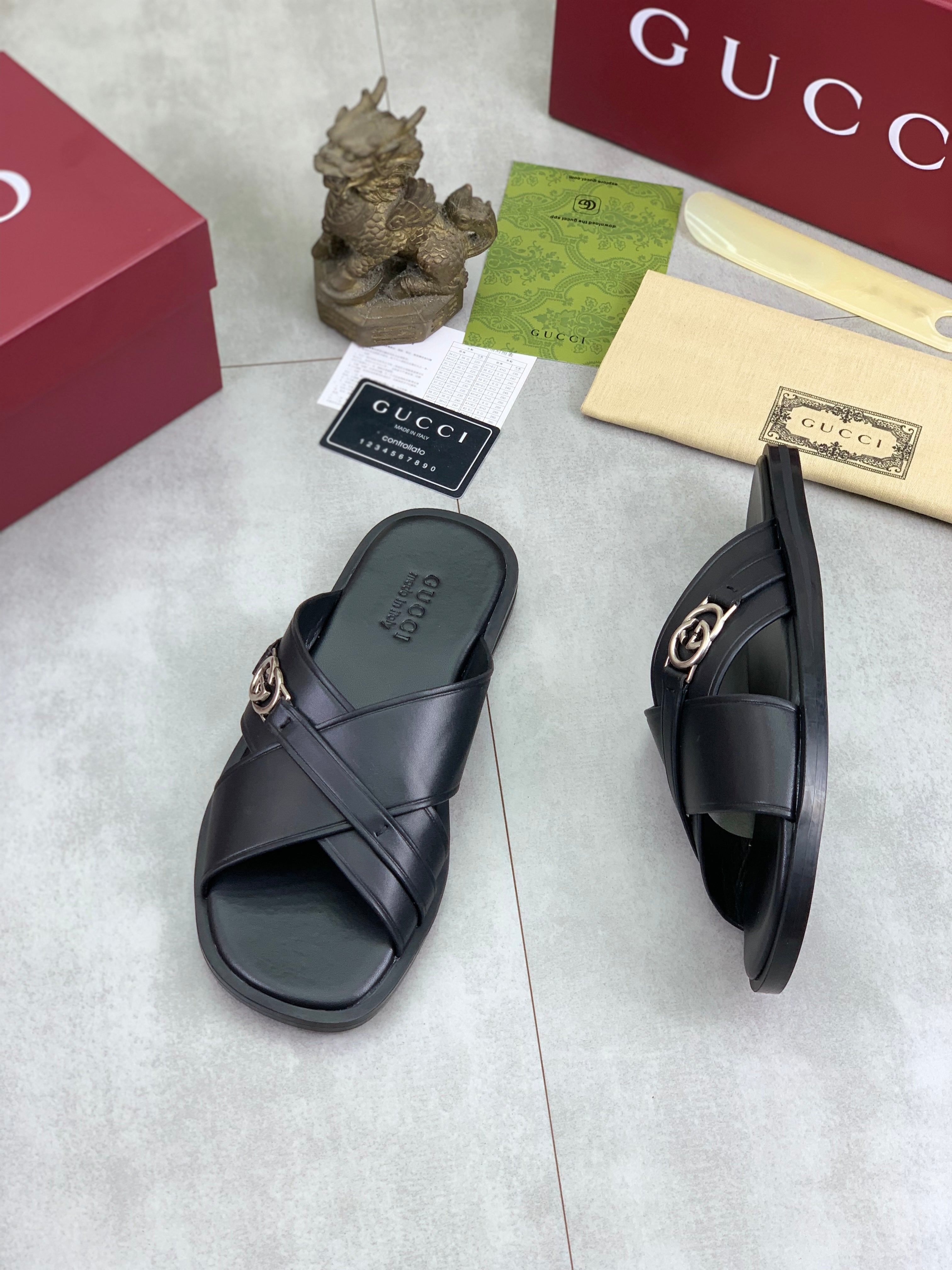 GG Men's 25 Sandals Slide Black Cowhide 738474