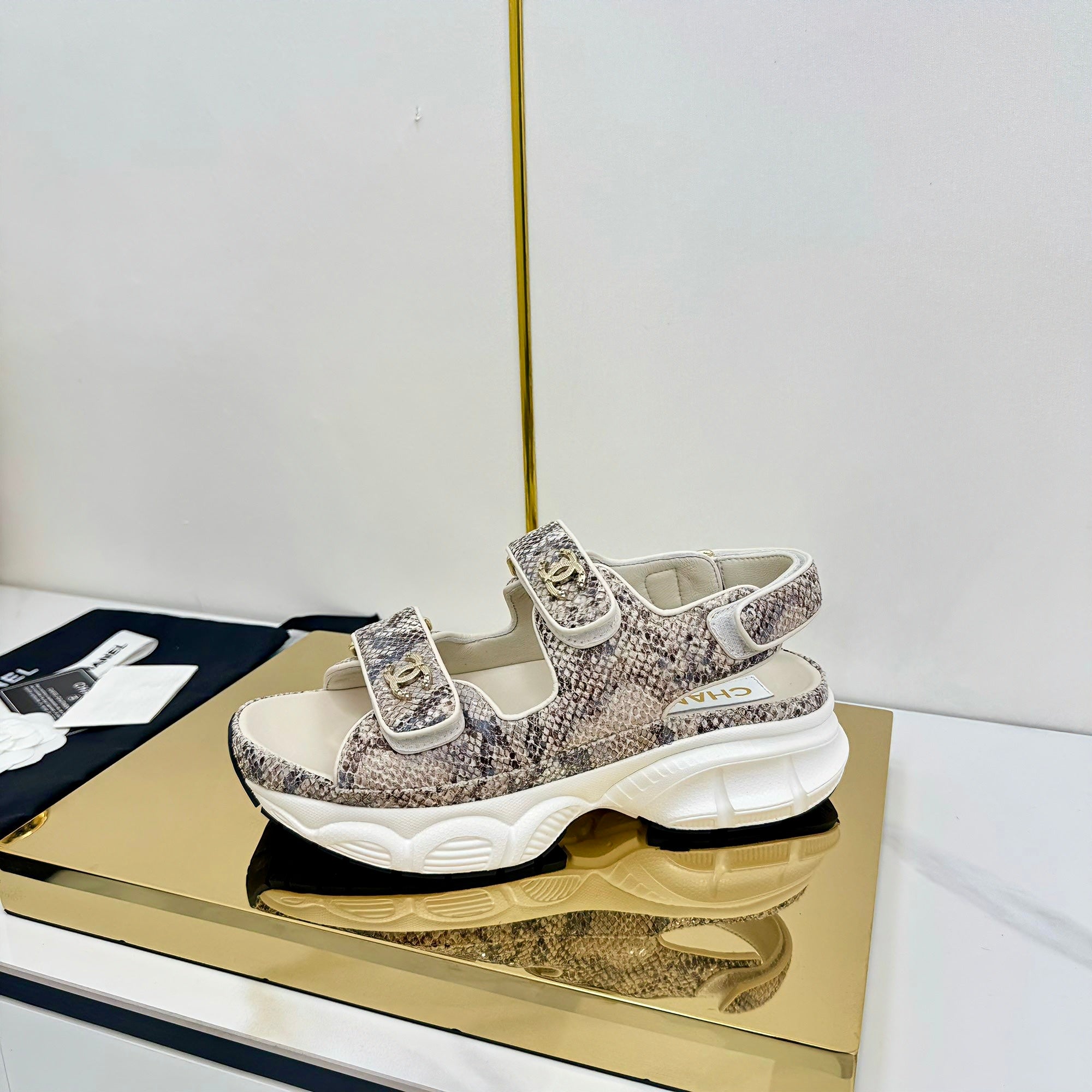 CC 25 Sandals Mutilcolor Pearlescent Sheepskin 312942