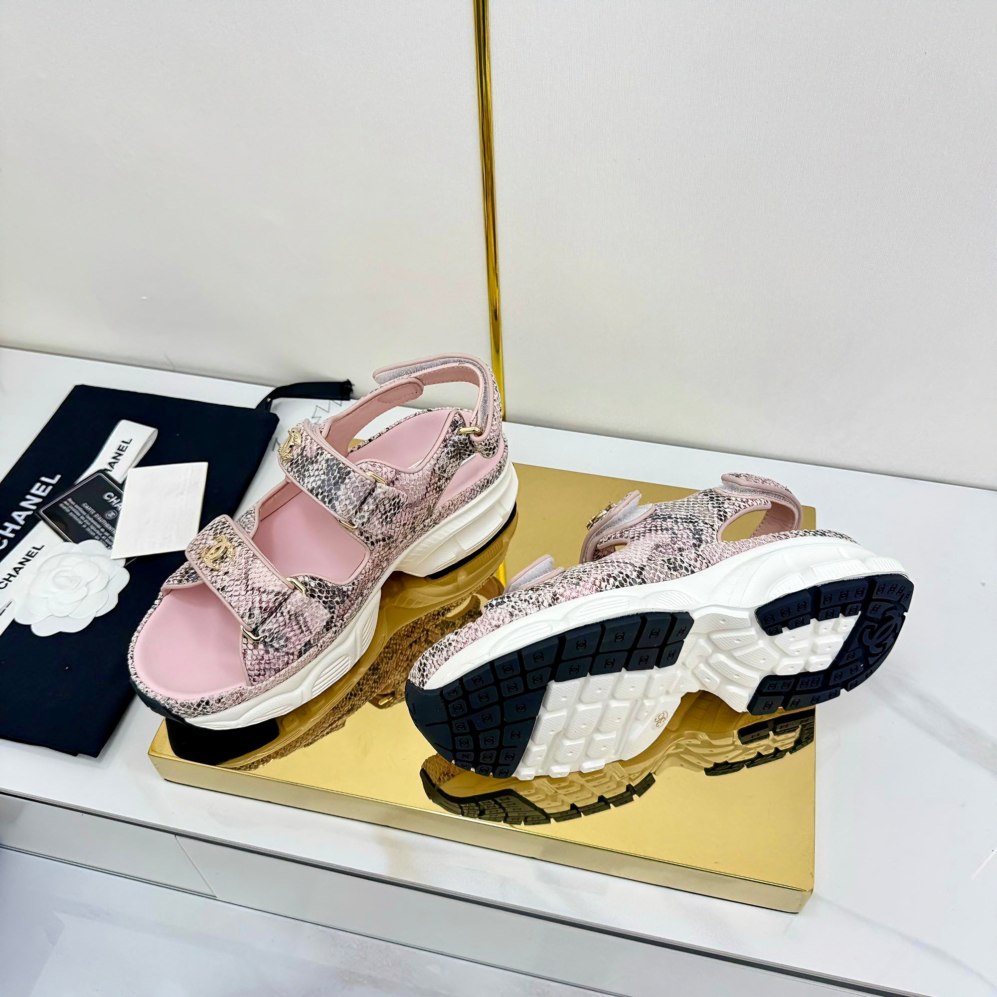 CC 25 Sandals Pink Pearlescent Sheepskin 312943