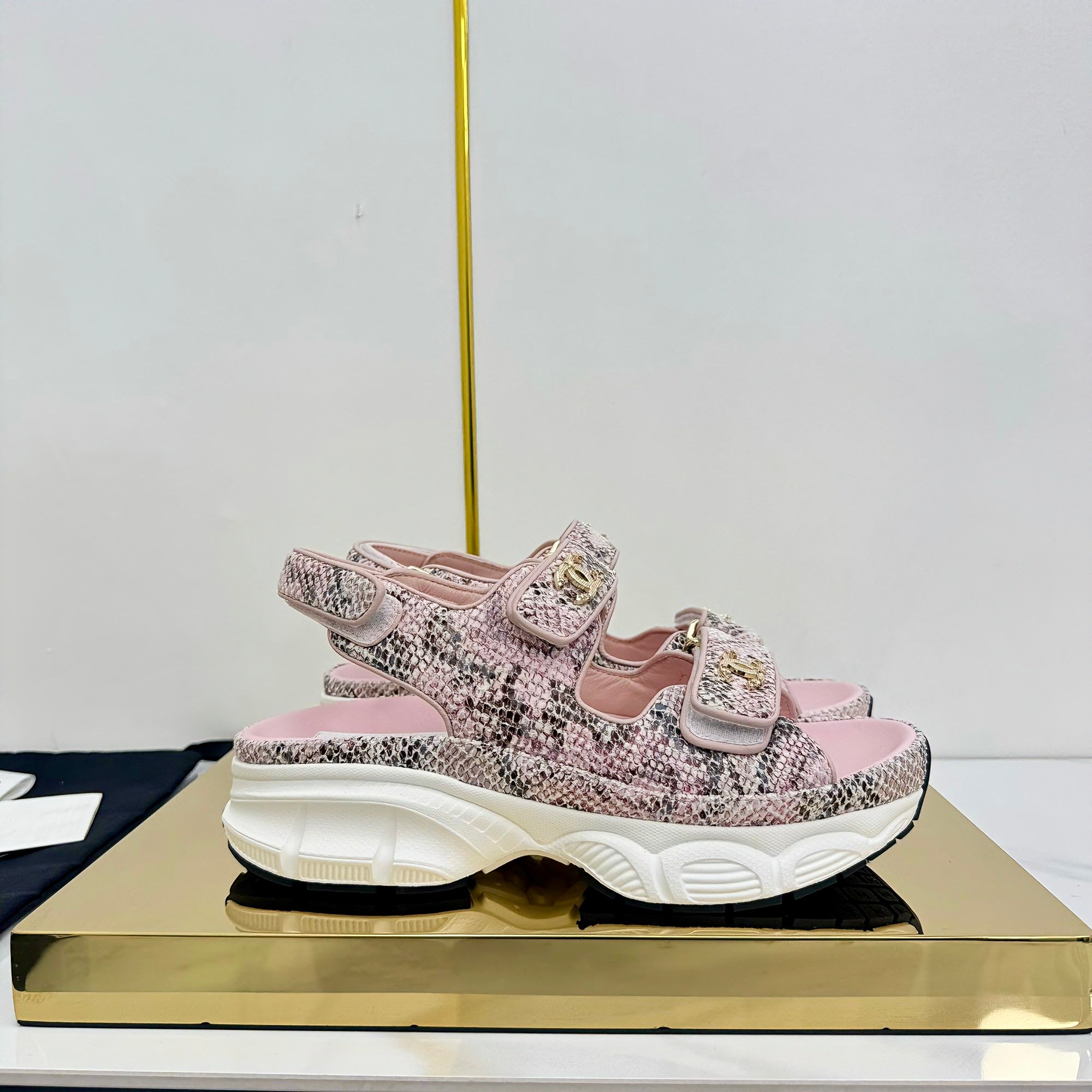 CC 25 Sandals Pink Pearlescent Sheepskin 312943