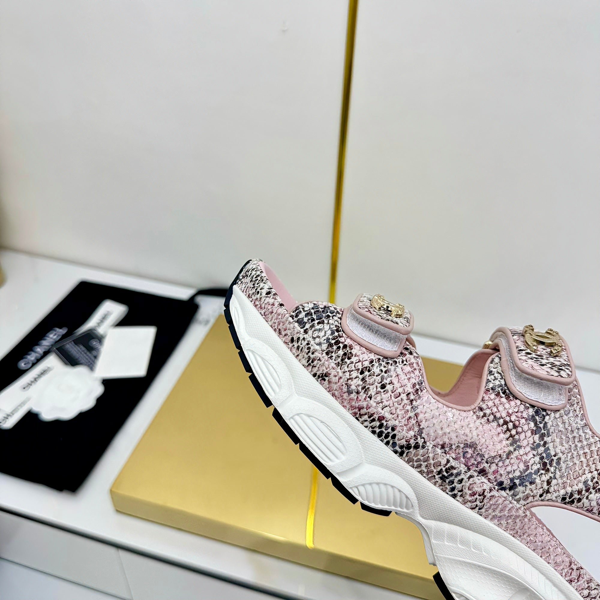 CC 25 Sandals Pink Pearlescent Sheepskin 312943