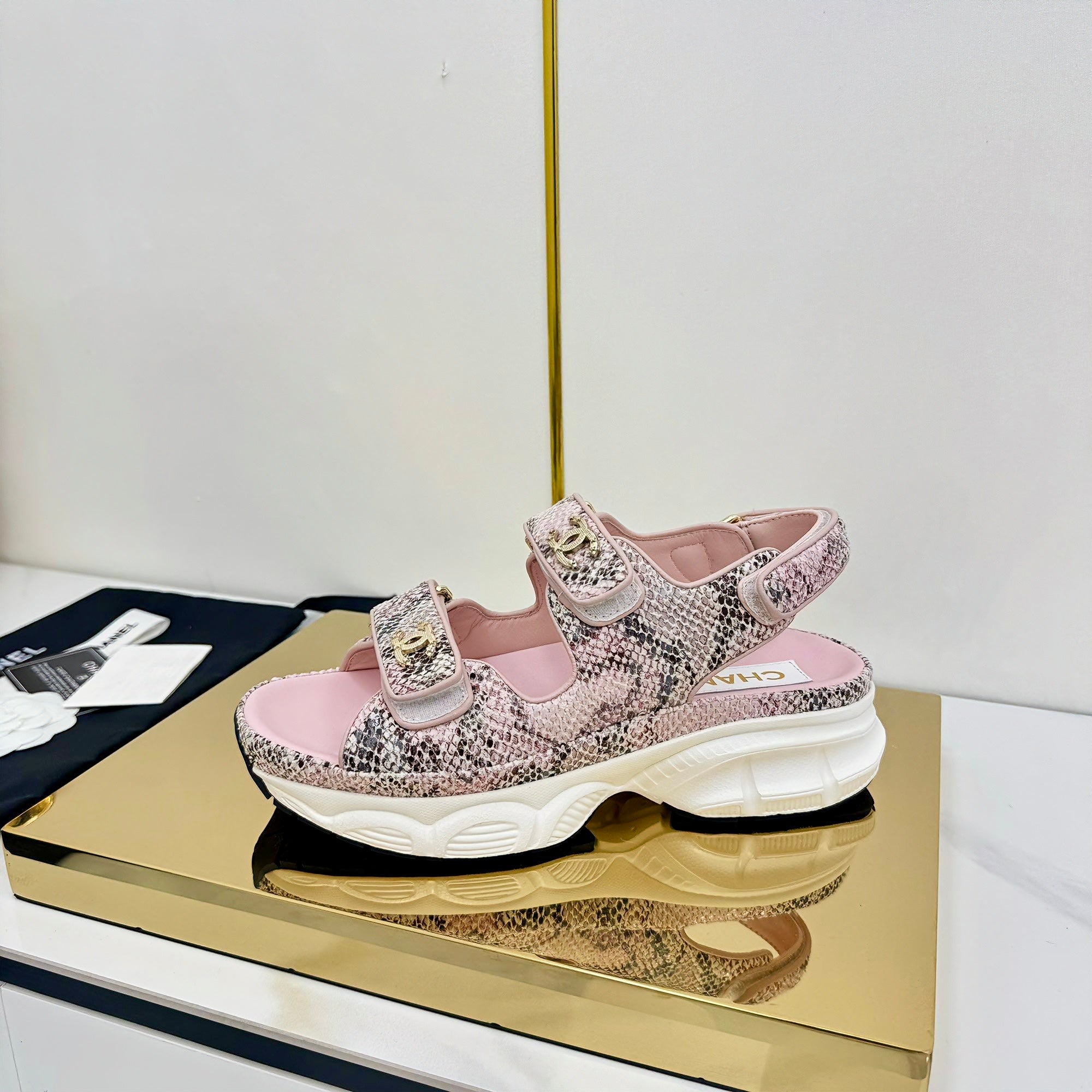 CC 25 Sandals Pink Pearlescent Sheepskin 312943