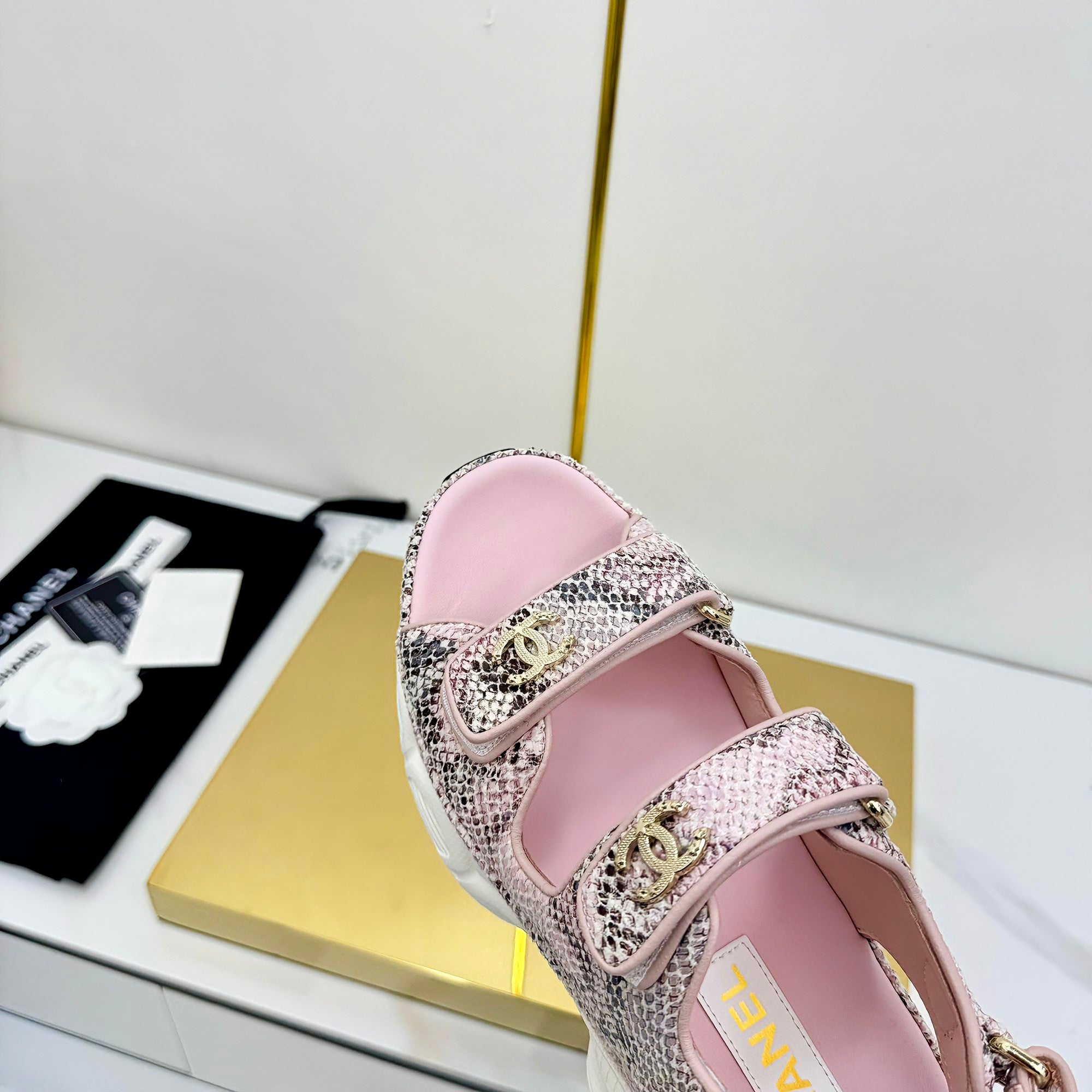 CC 25 Sandals Pink Pearlescent Sheepskin 312943