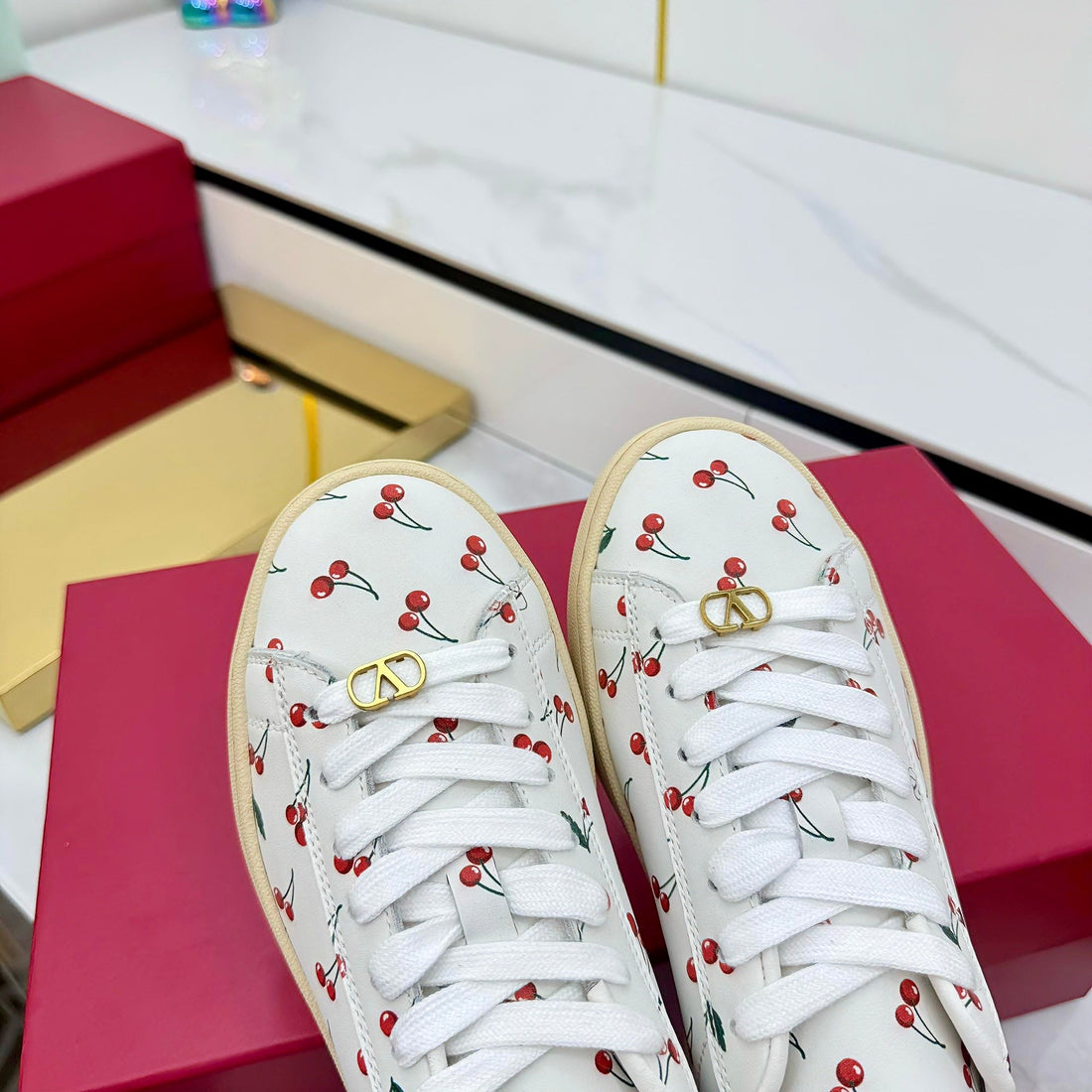 VT 25 Royco Sneaker Cherry White Cowhide 331397