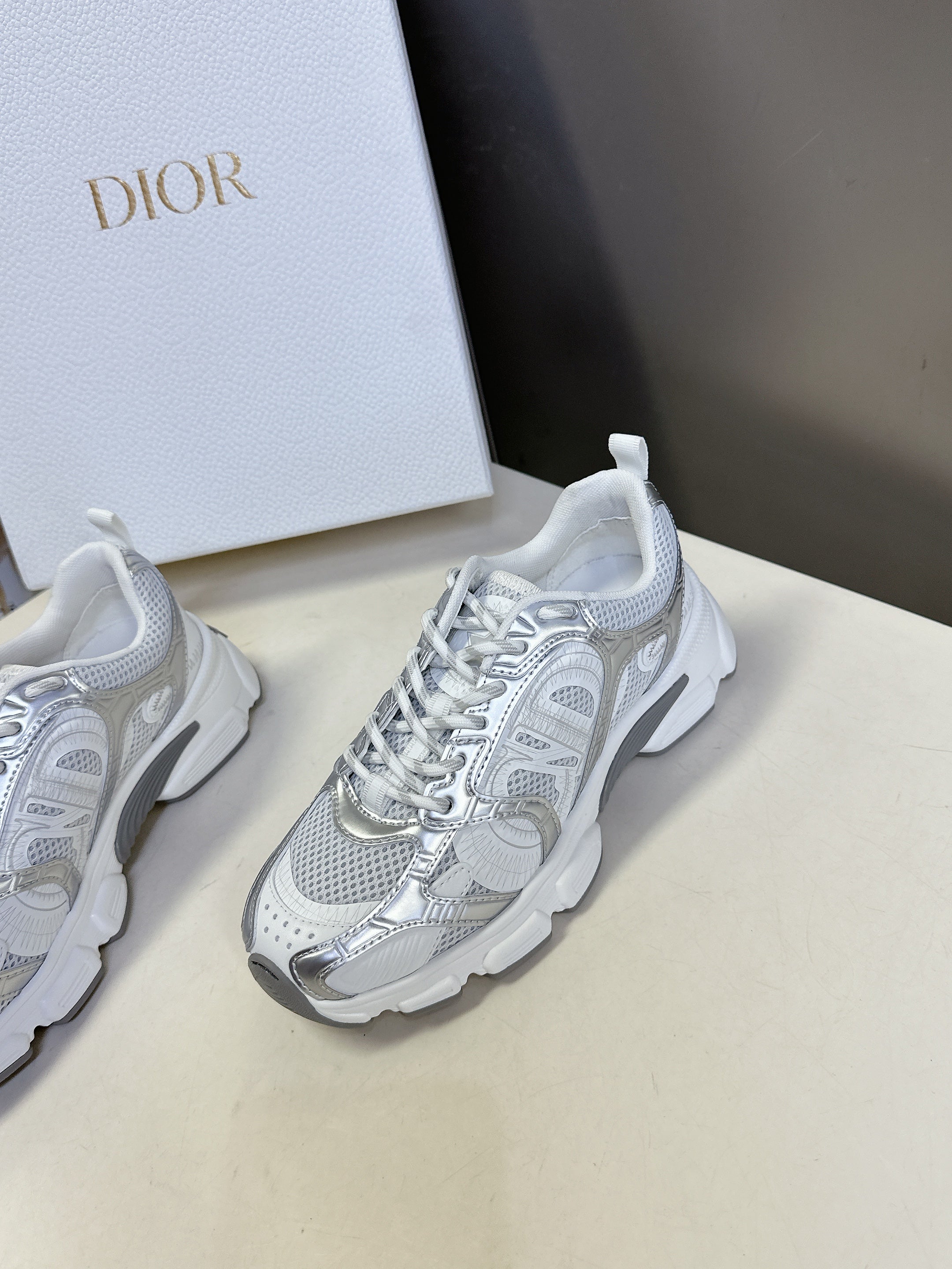 CD 25 Sneaker White Sliver  307167