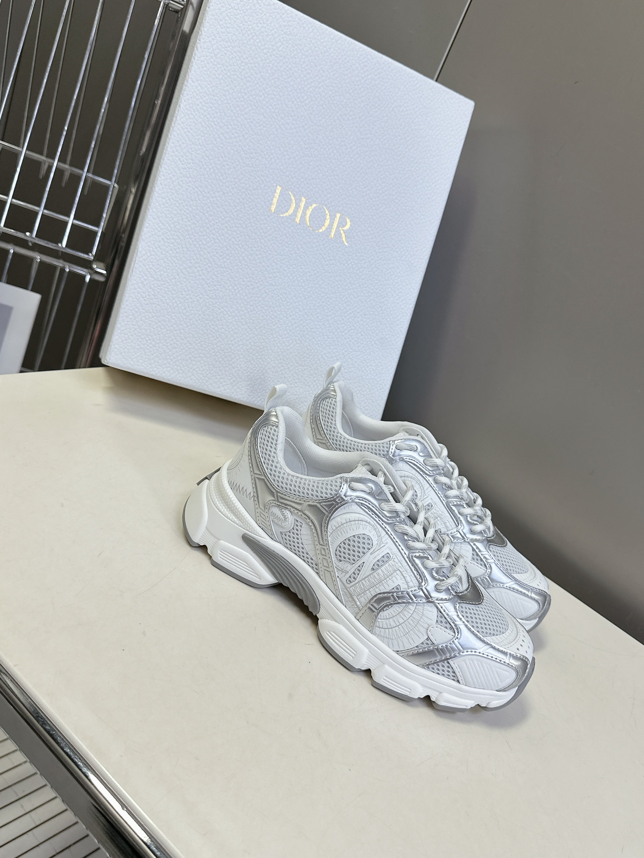 CD 25 Sneaker White Sliver  307167