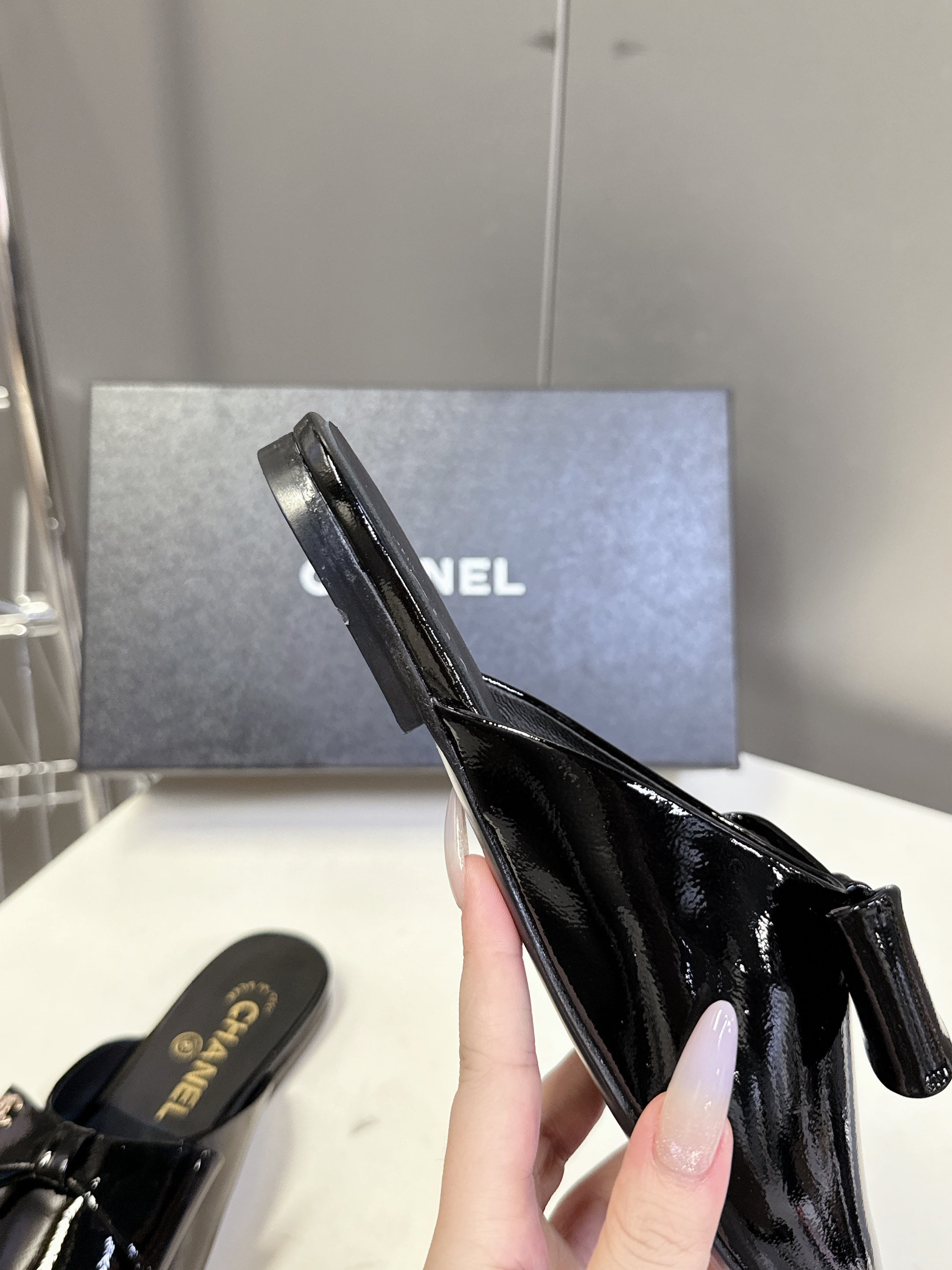 CC 25 Mules Black Calfskin Patent Leather 353925
