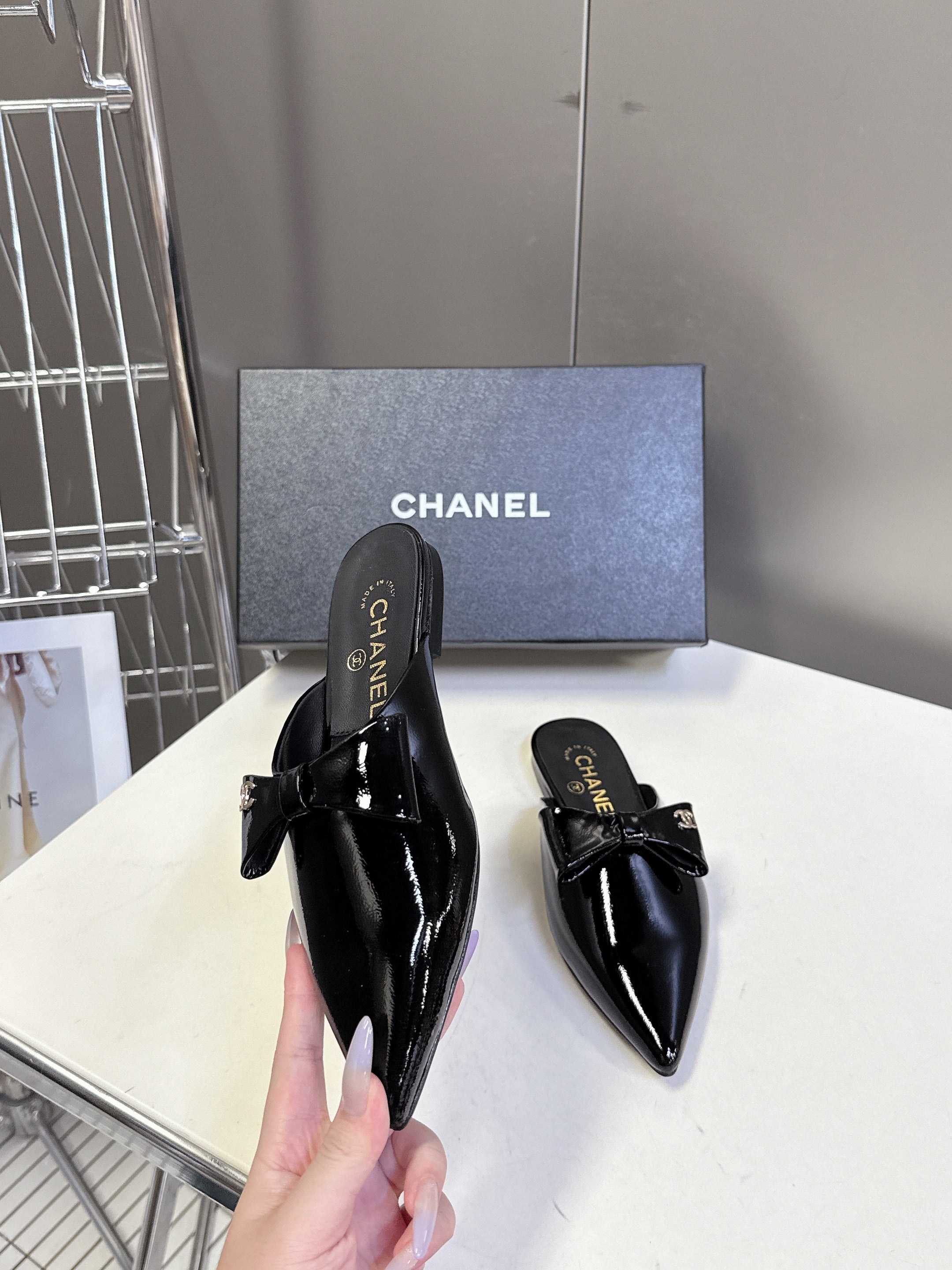 CC 25 Mules Black Calfskin Patent Leather 353925