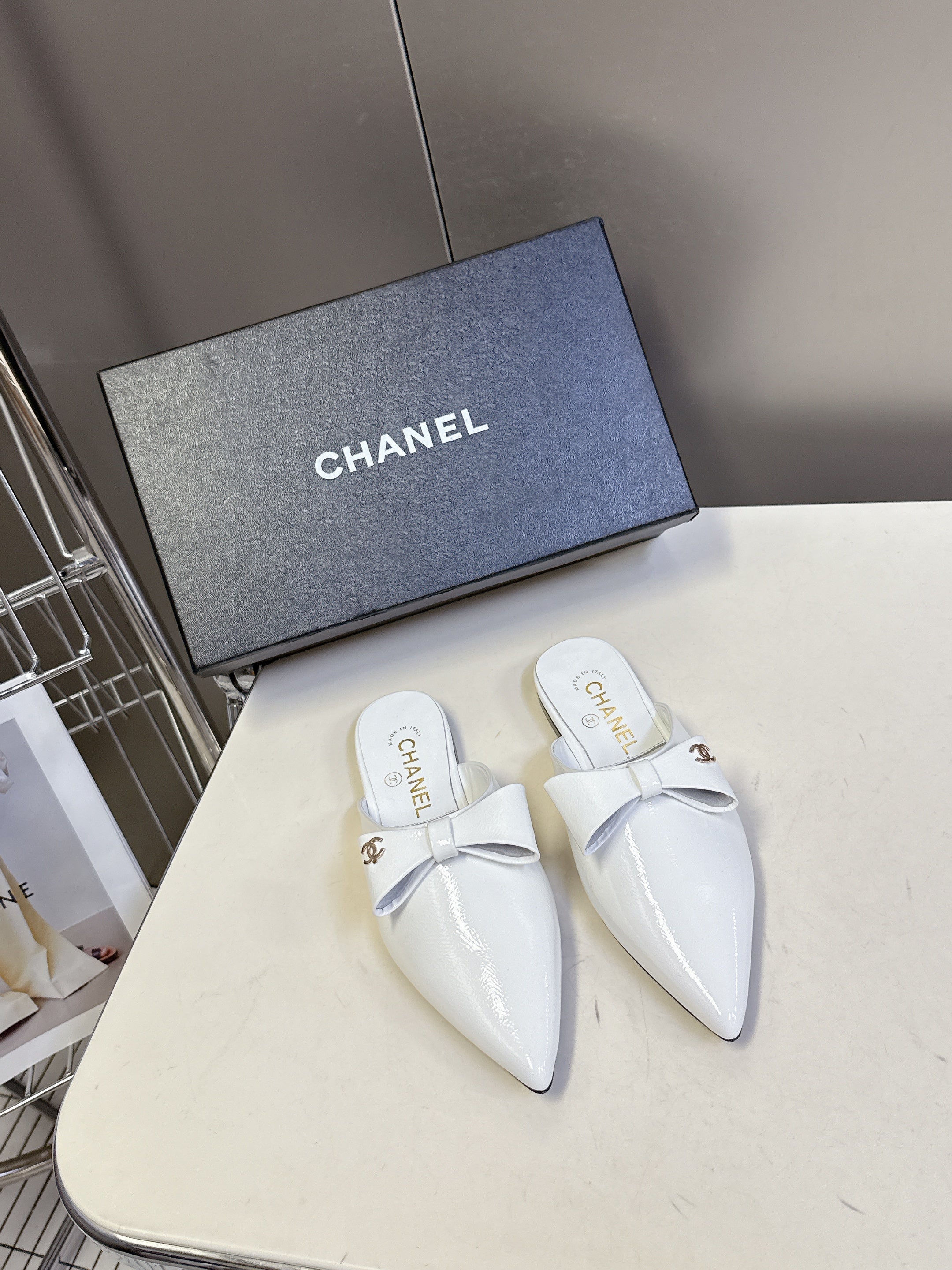 CC 25 Mules White Calfskin Patent Leather 353926