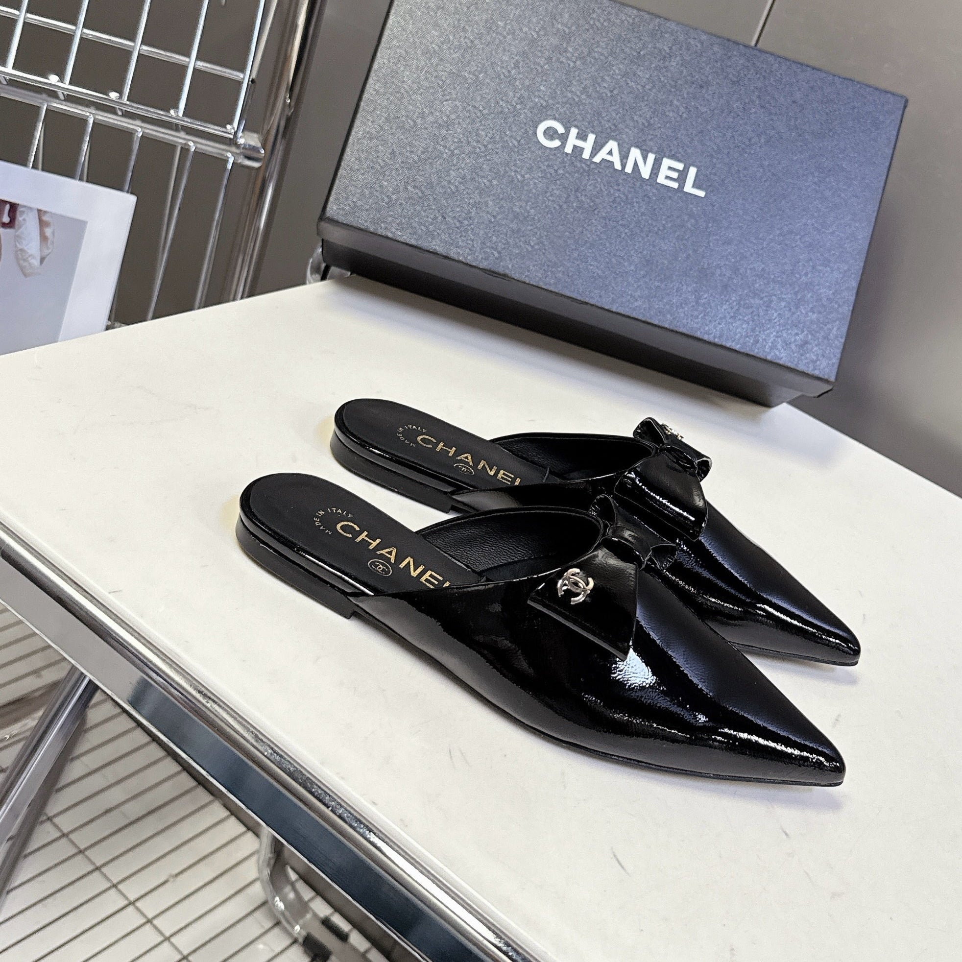 CC 25 Mules Black Calfskin Patent Leather 353925