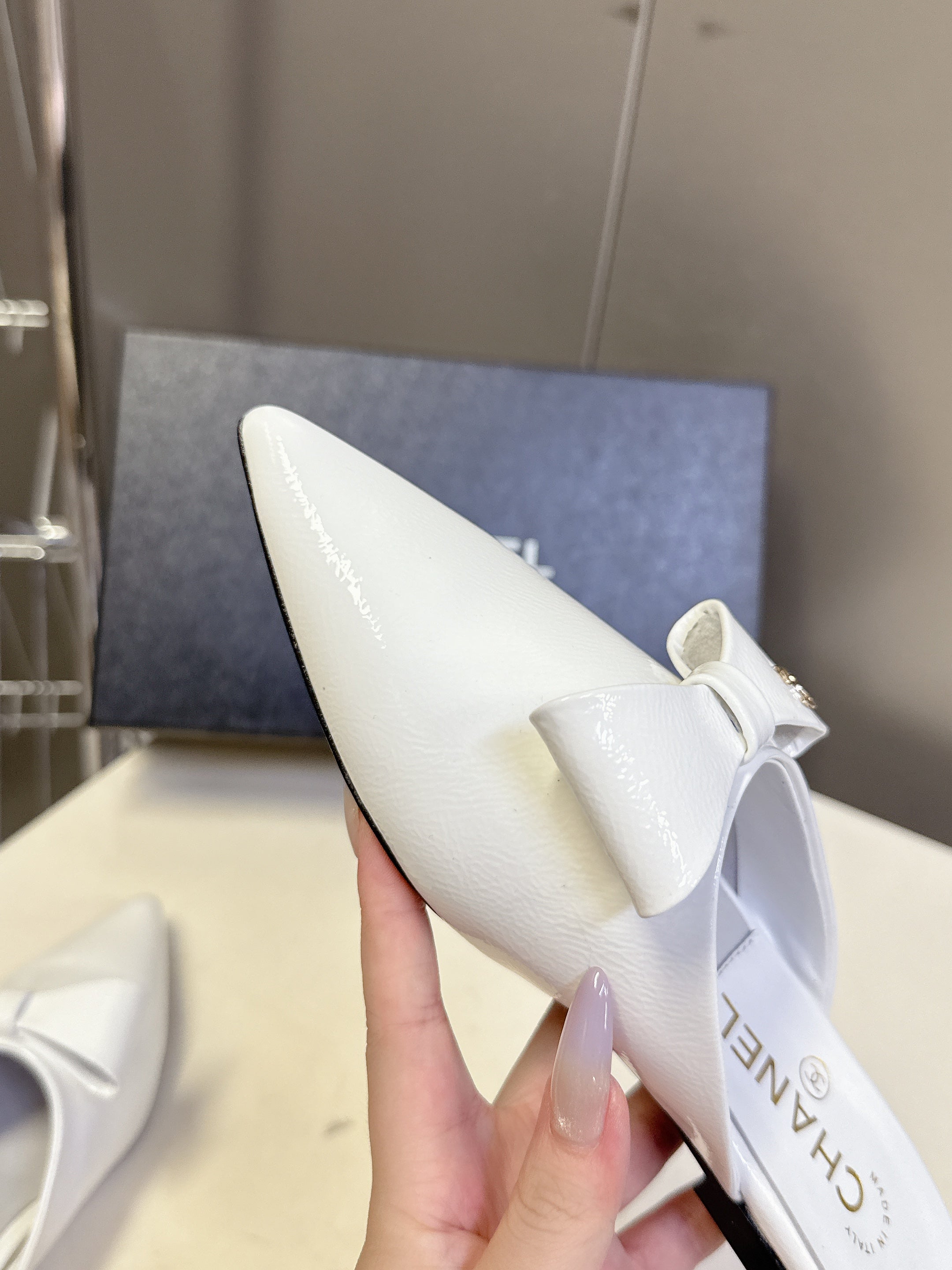 CC 25 Mules White Calfskin Patent Leather 353926