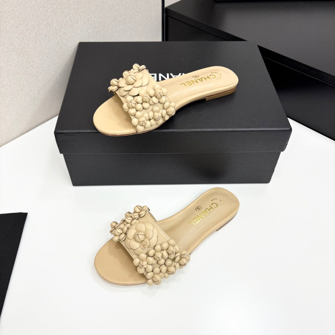 CC 25C Mules Flower Beige Calfskin
