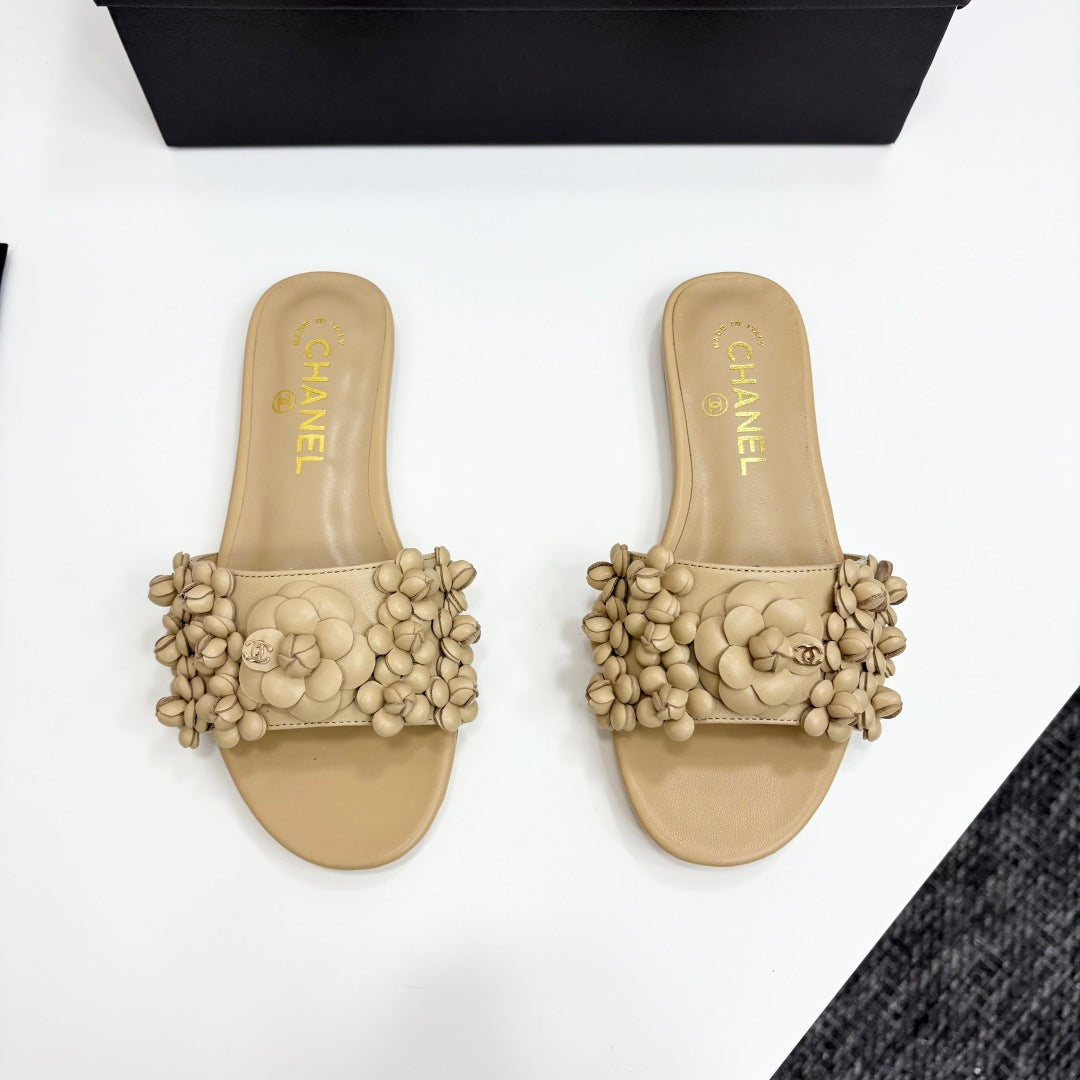 CC 25C Mules Flower Beige Calfskin