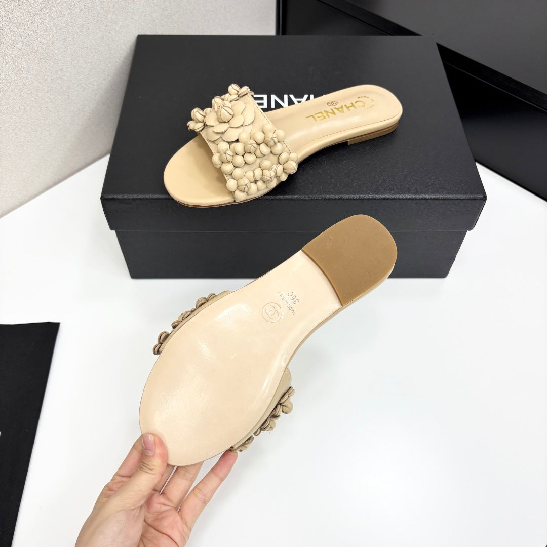 CC 25C Mules Flower Beige Calfskin