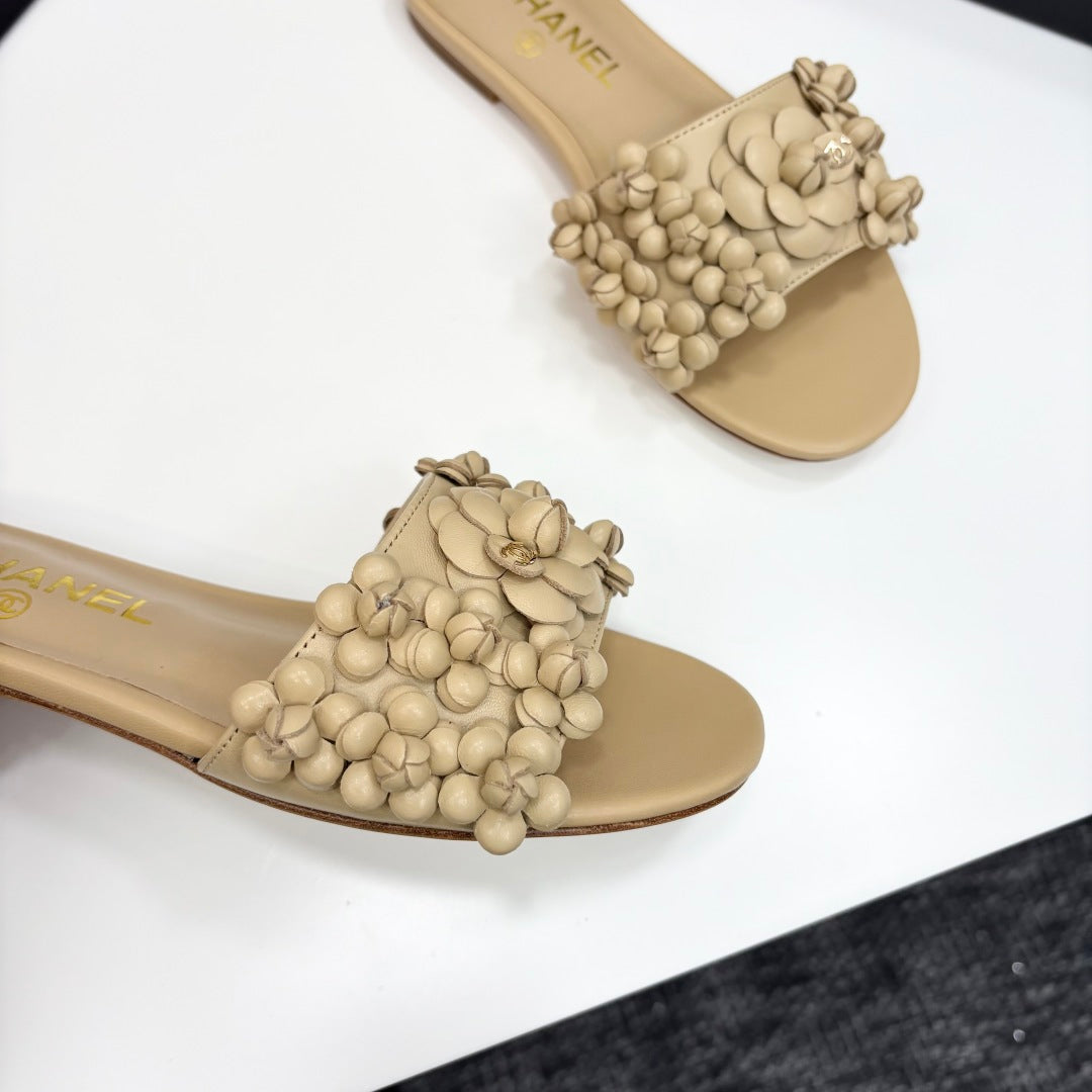 CC 25C Mules Flower Beige Calfskin