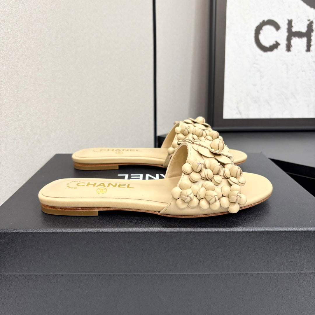 CC 25C Mules Flower Beige Calfskin