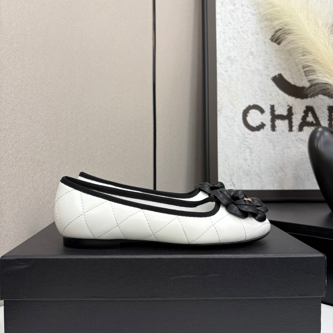 CC 25 Ballet Flat Flower White Quilted Calfskin