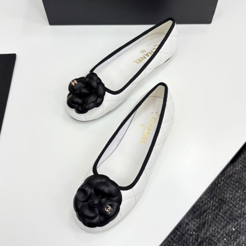 CC 25 Ballet Flat Flower White Quilted Calfskin