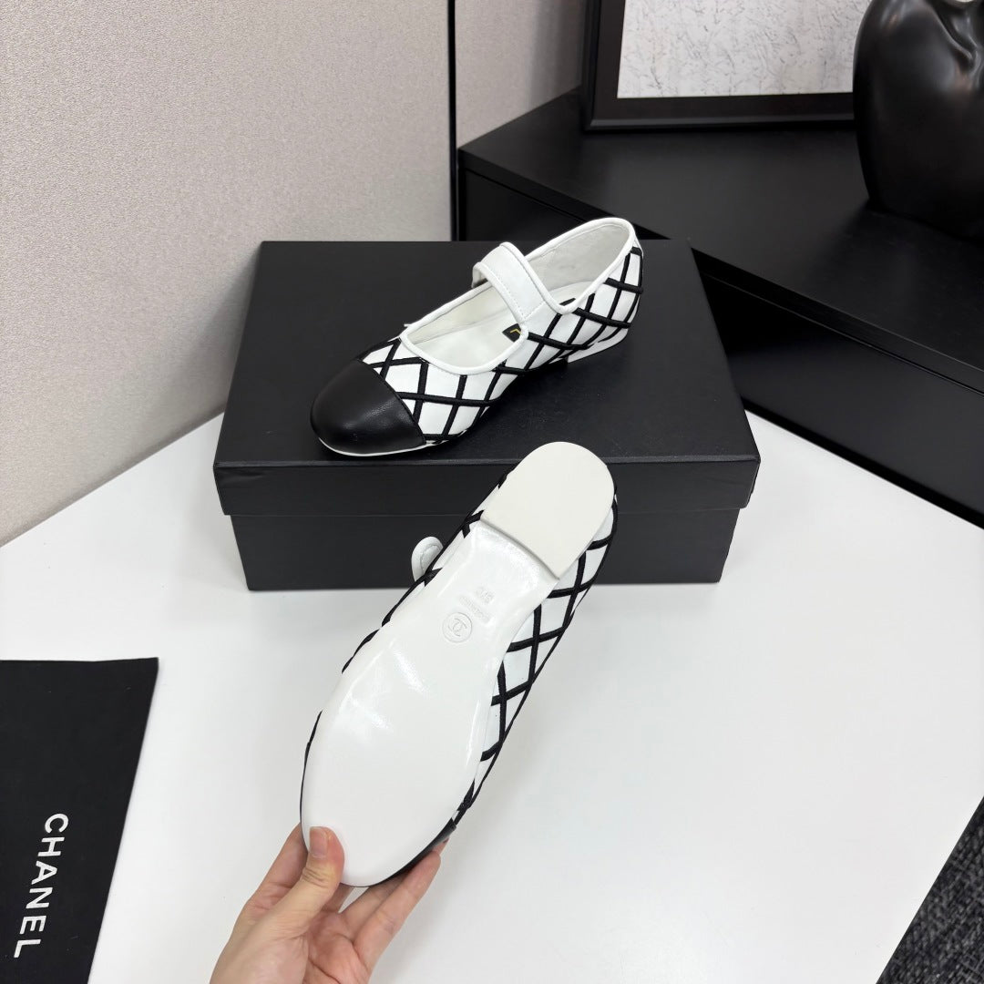 CC 25 Mary Jane Black White Quilted Calfskin