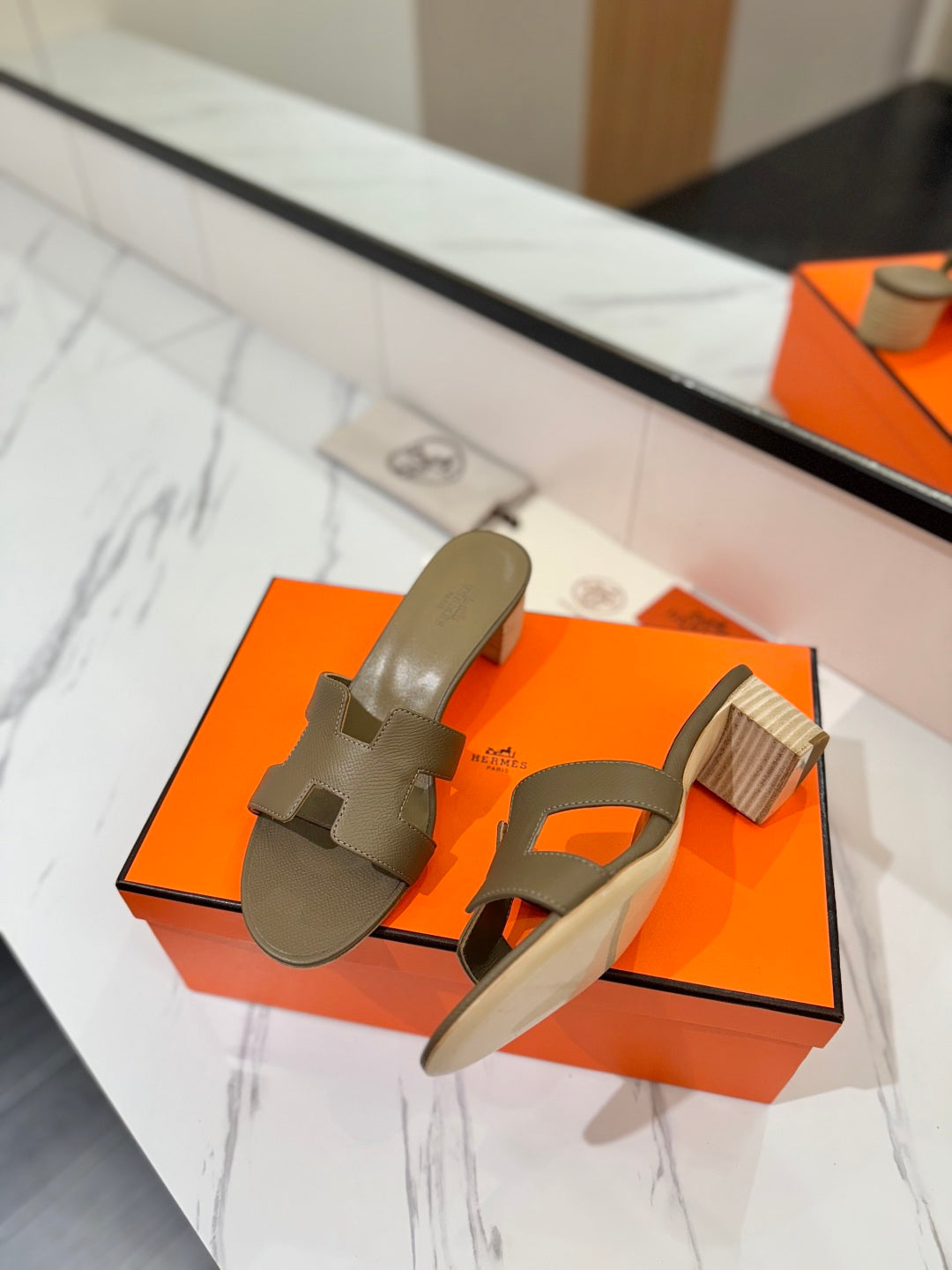 HM Oasis Sandals Etoupe Cowhide 294838