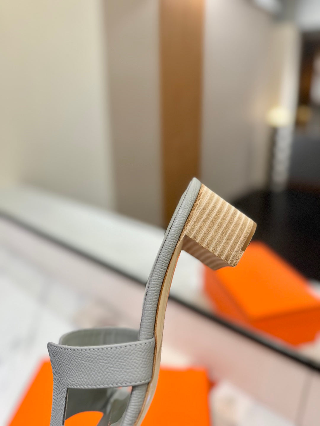 HM Oasis Sandals Gray Cowhide 294841