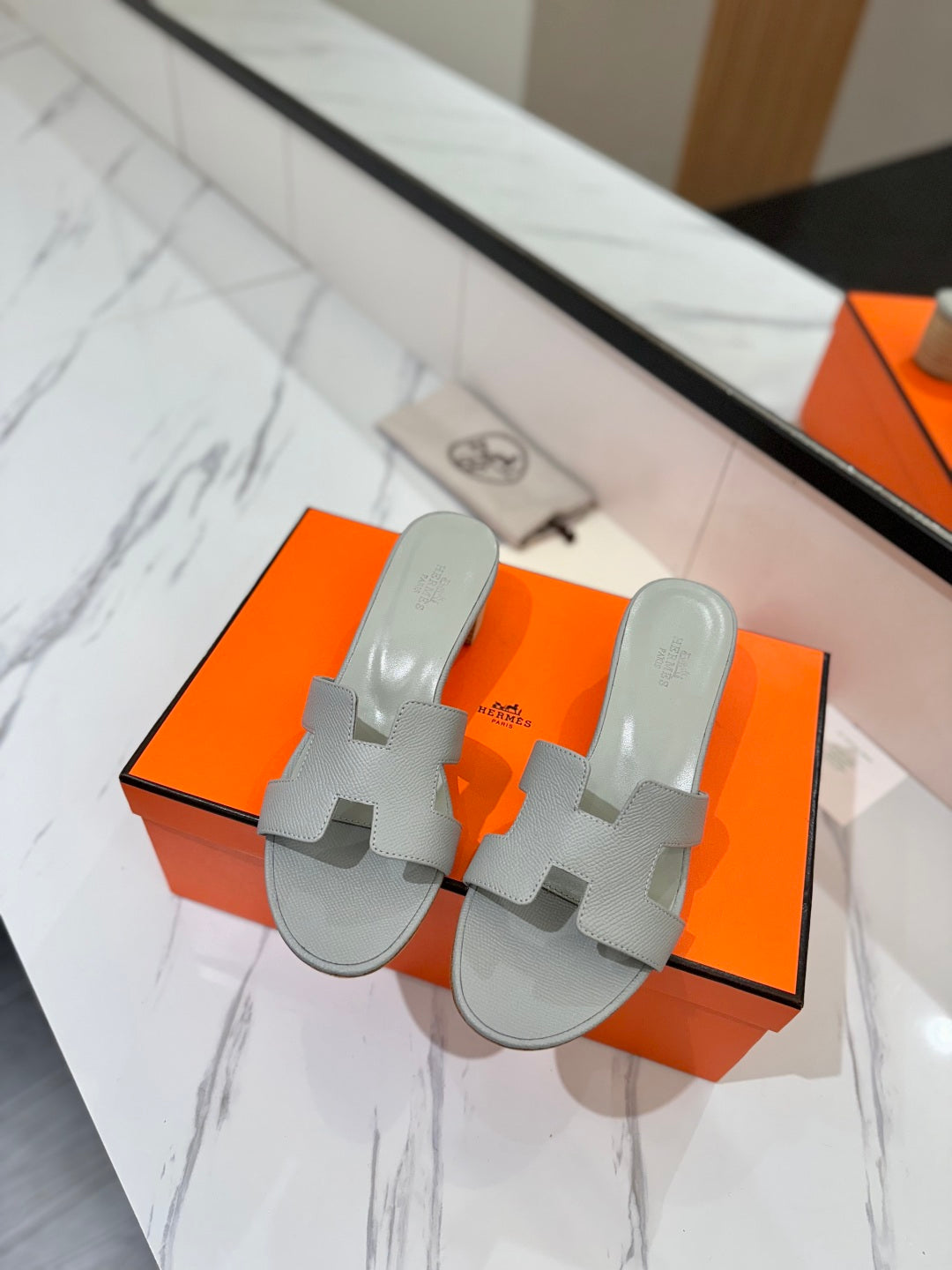 HM Oasis Sandals Gray Cowhide 294841