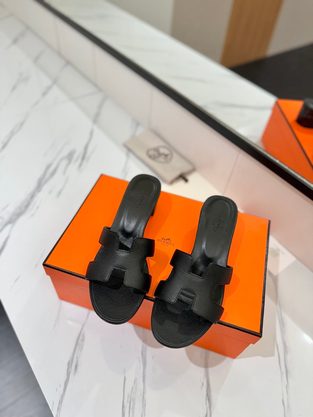 HM Oasis Sandals Black Cowhide 294843