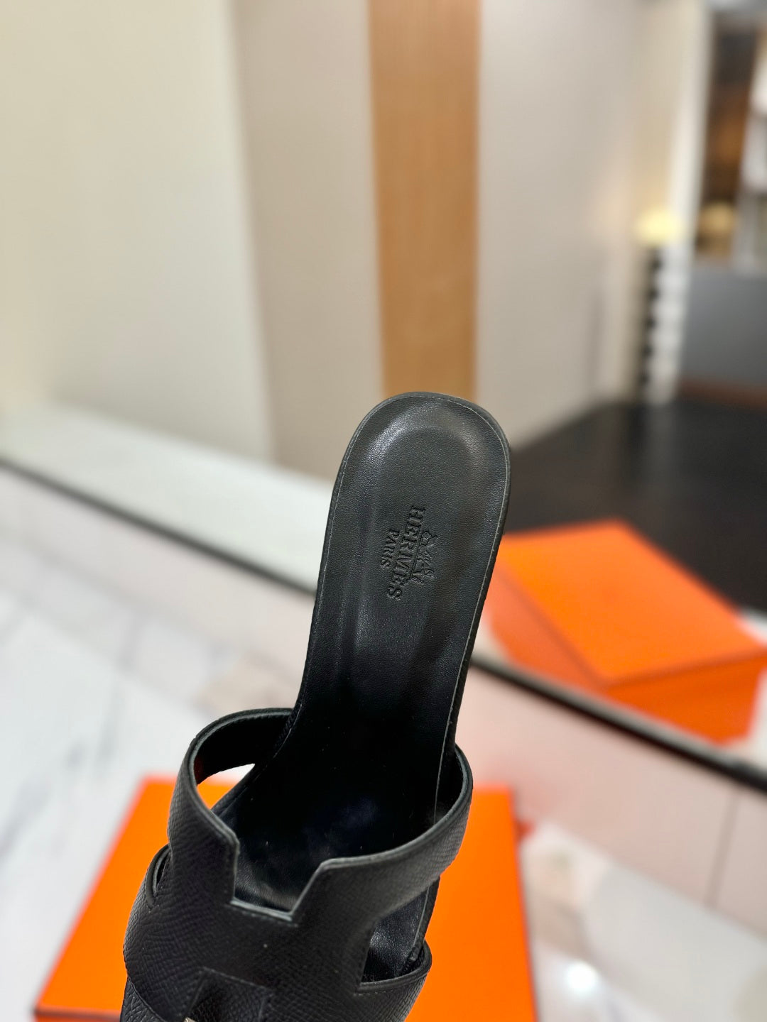 HM Oasis Sandals Black Cowhide 294843