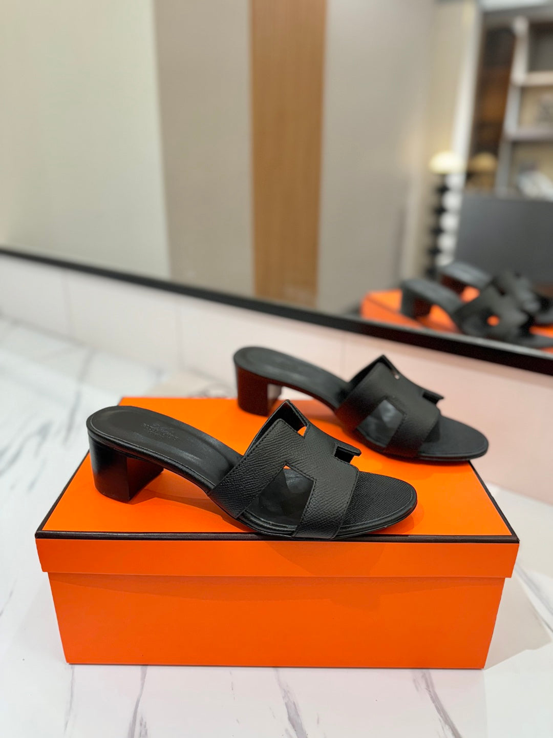 HM Oasis Sandals Black Cowhide 294843