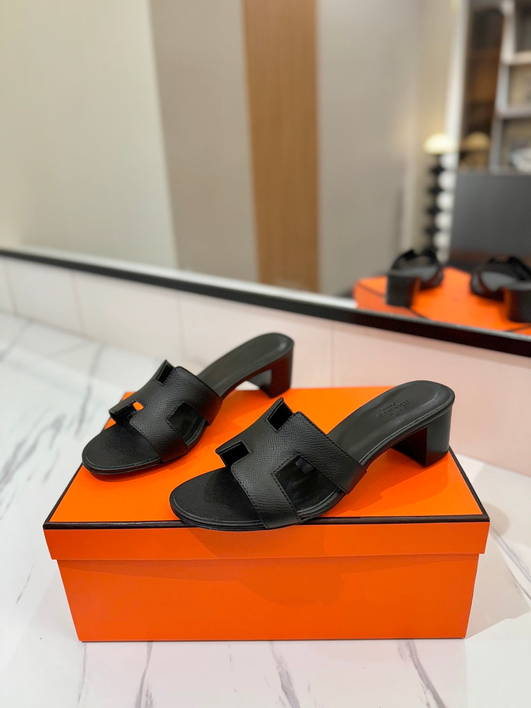 HM Oasis Sandals Black Cowhide 294843