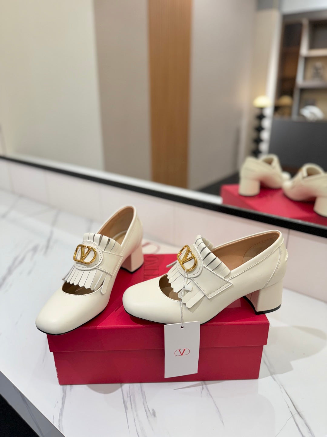 VT 2025 Signature Heeled Loafer Ivory Calf Leather 295068