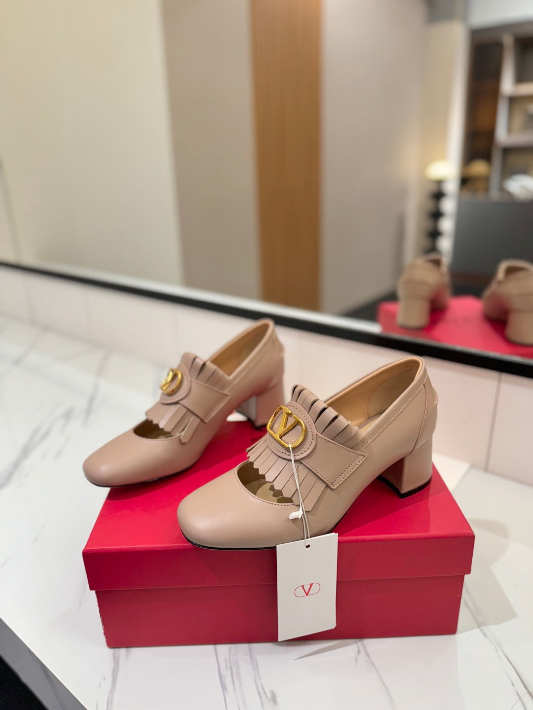 VT 2025 Signature Heeled Loafer Pure Beige Calf Leather 295070