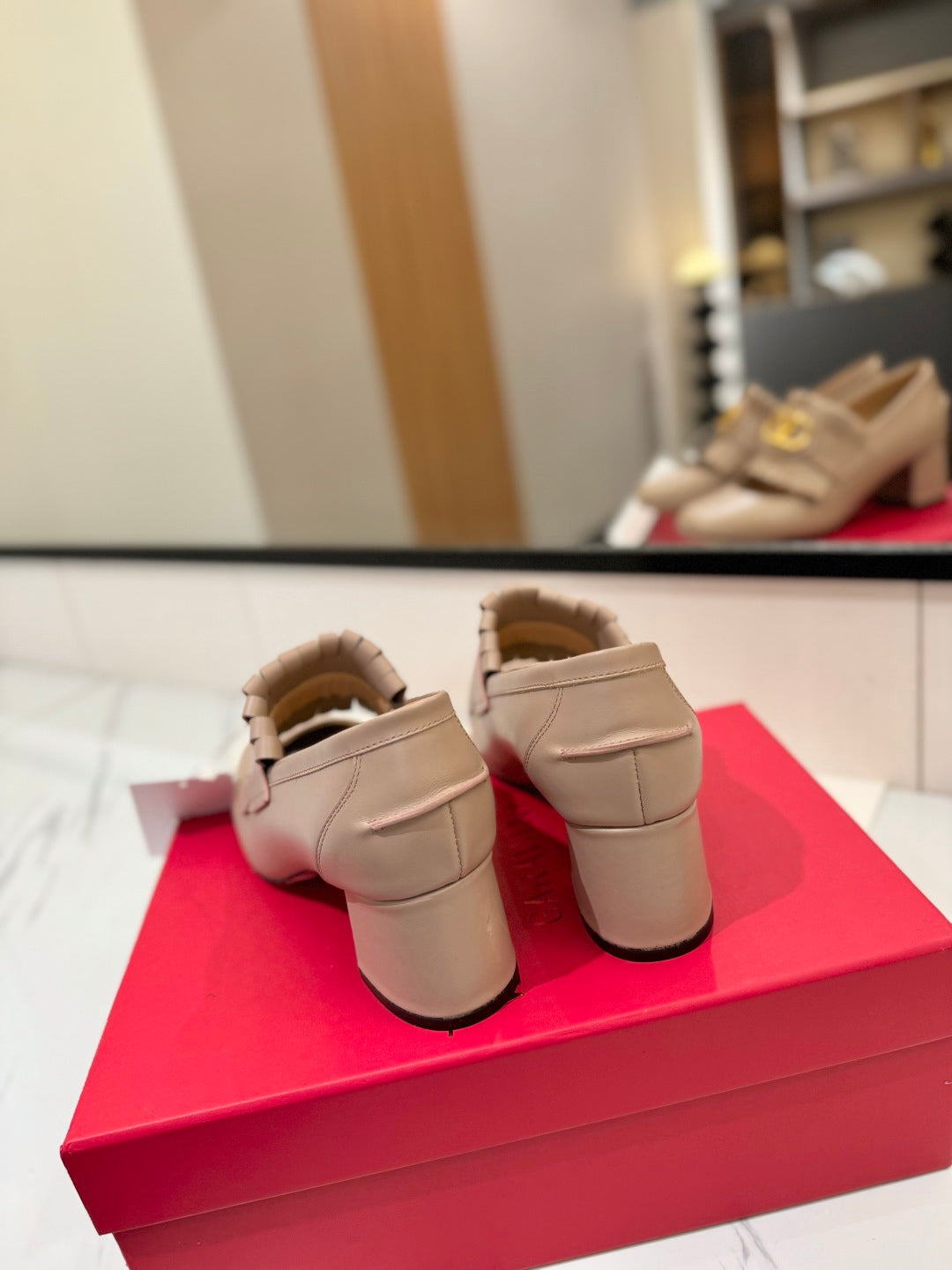 VT 2025 Signature Heeled Loafer Pure Beige Calf Leather 295070