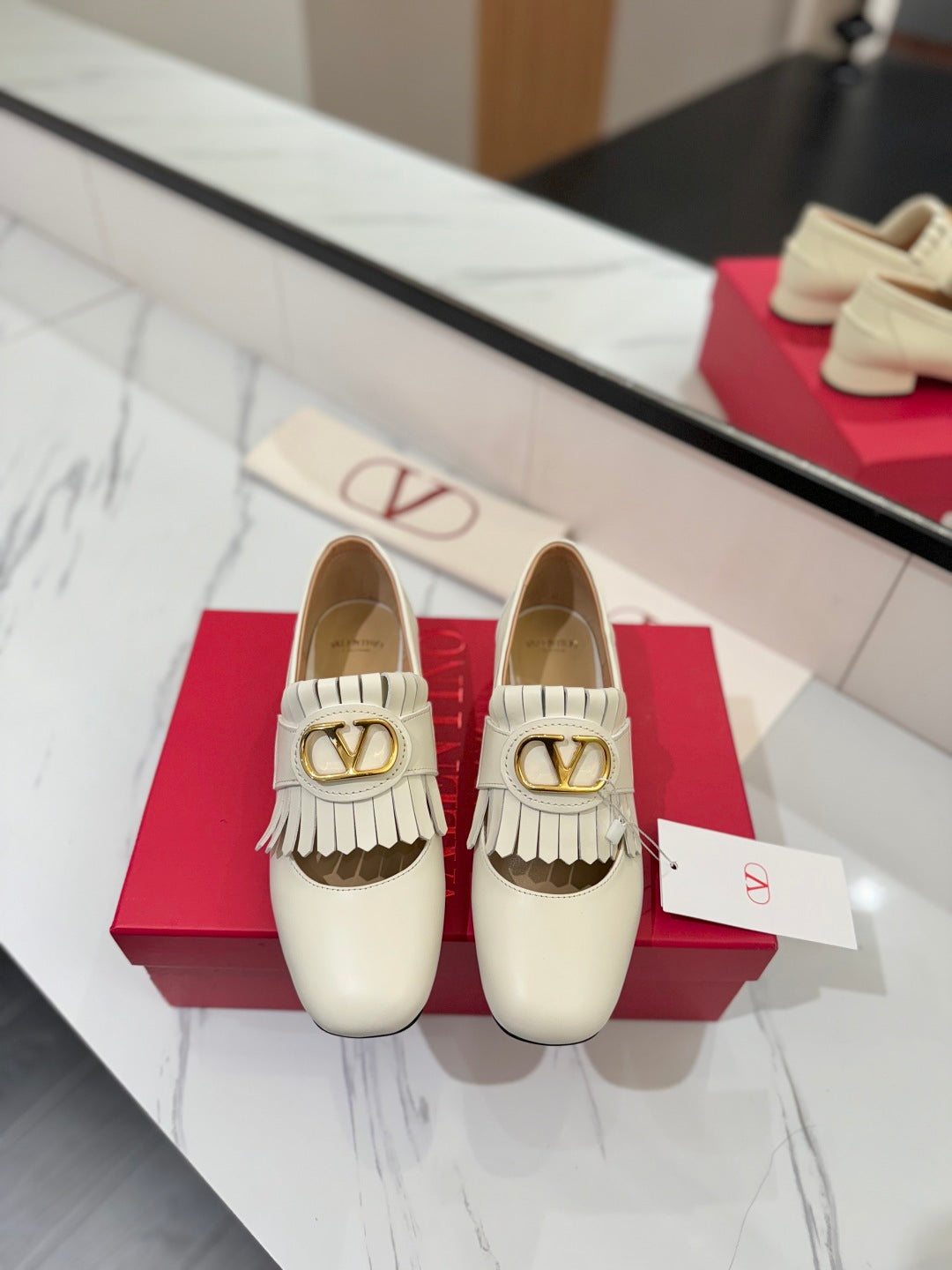 VT 2025 Signature Loafer Ivory Calf Leather 295071