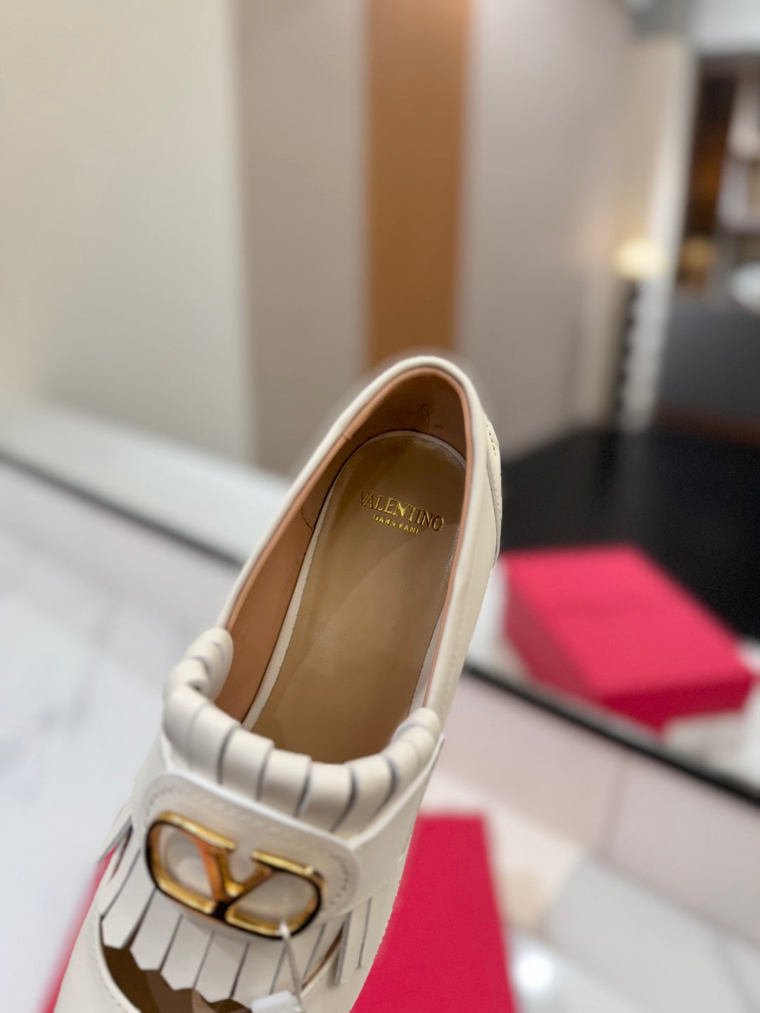 VT 2025 Signature Loafer Ivory Calf Leather 295071