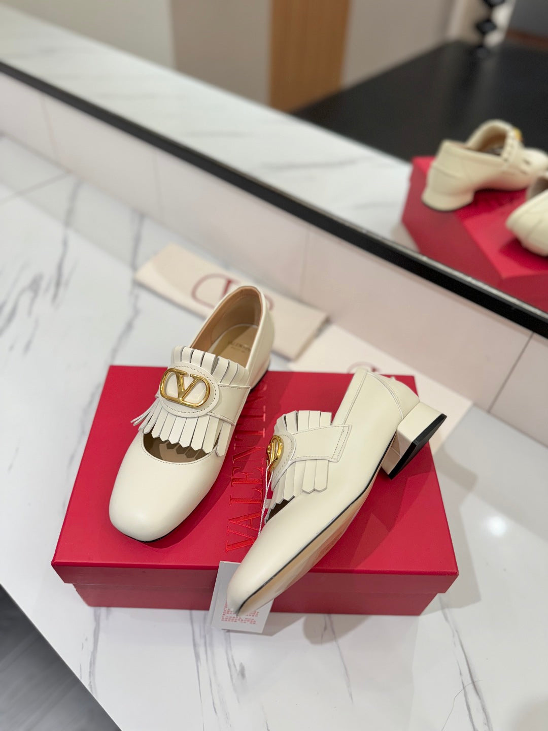 VT 2025 Signature Loafer Ivory Calf Leather 295071