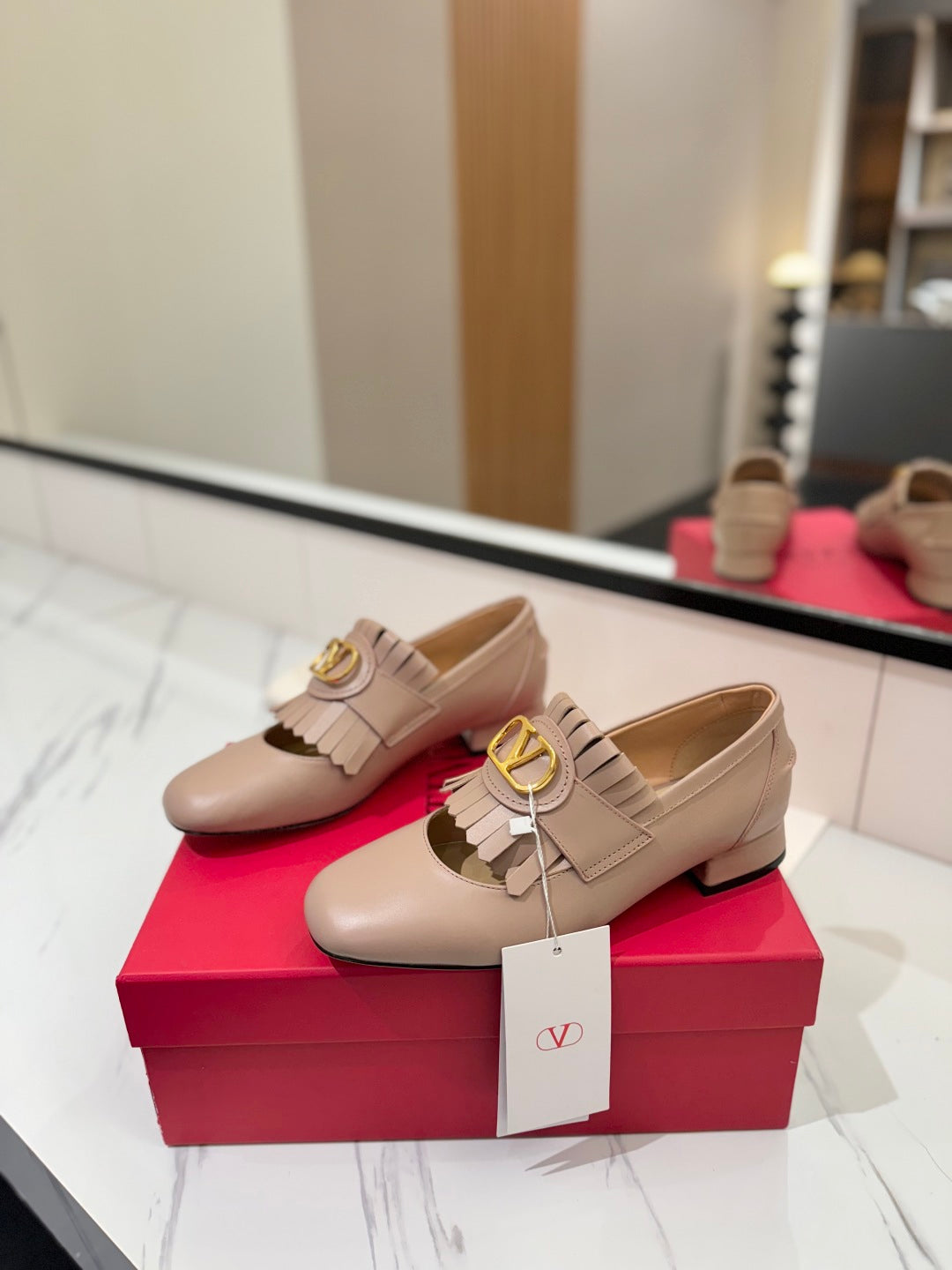 VT 2025 Signature Loafer Pure Beige Calf Leather 295074