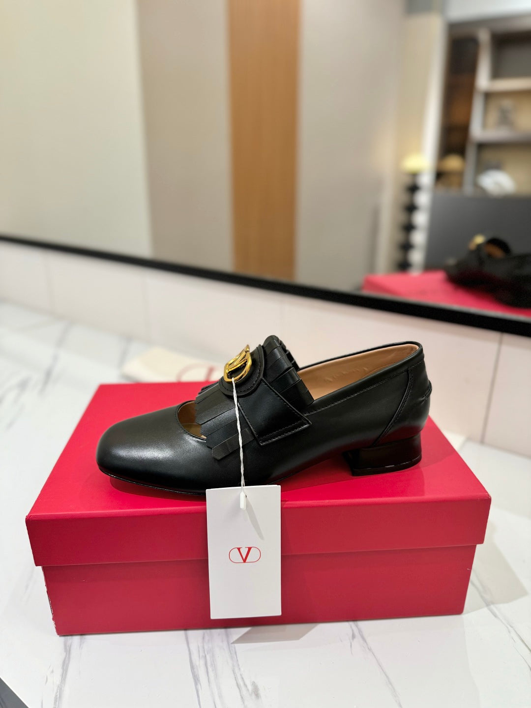 VT 2025 Signature Loafer Black Calf Leather 295075
