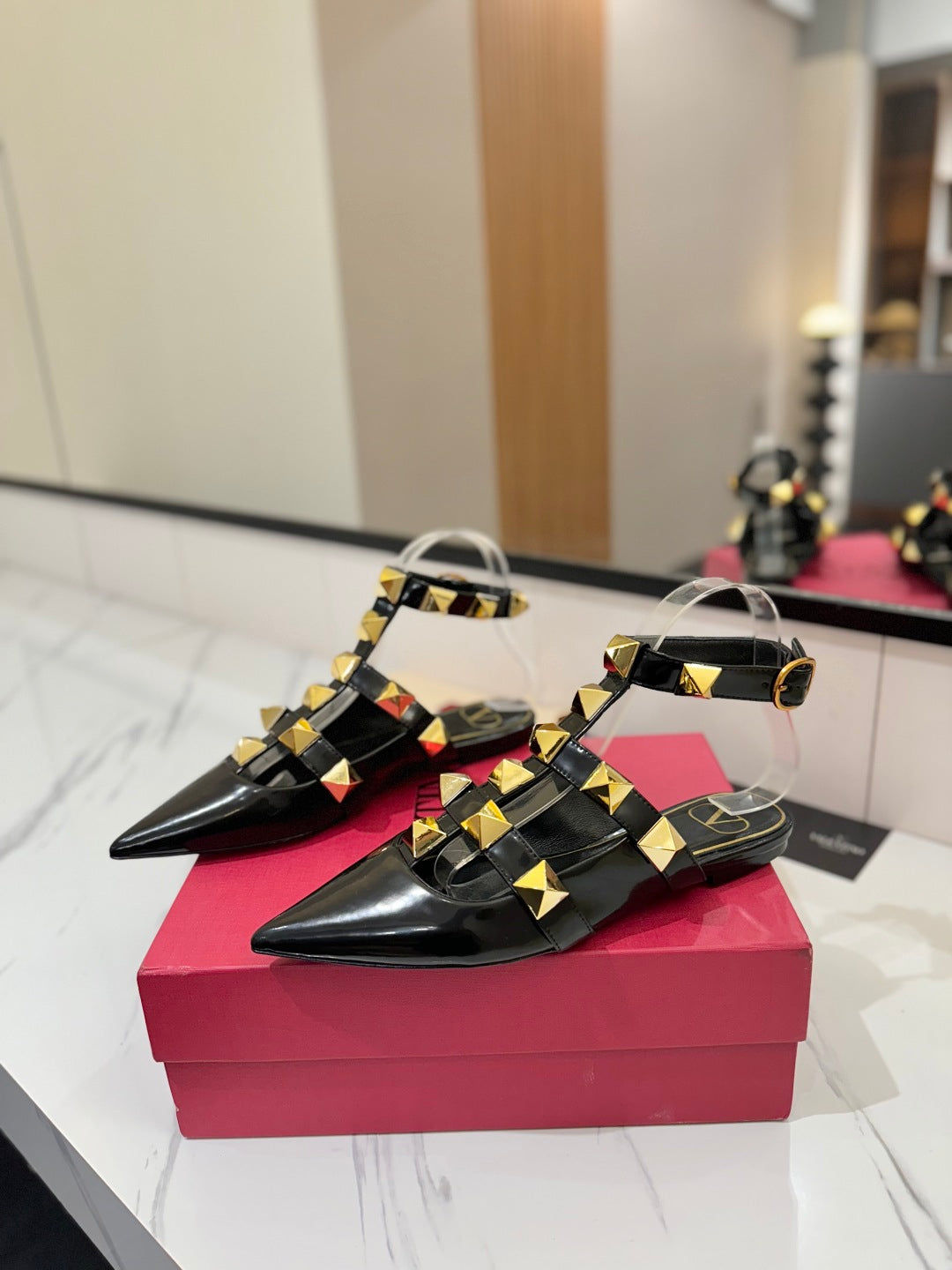 VT Rockstud Sandals Flat Black Gold Cowhide