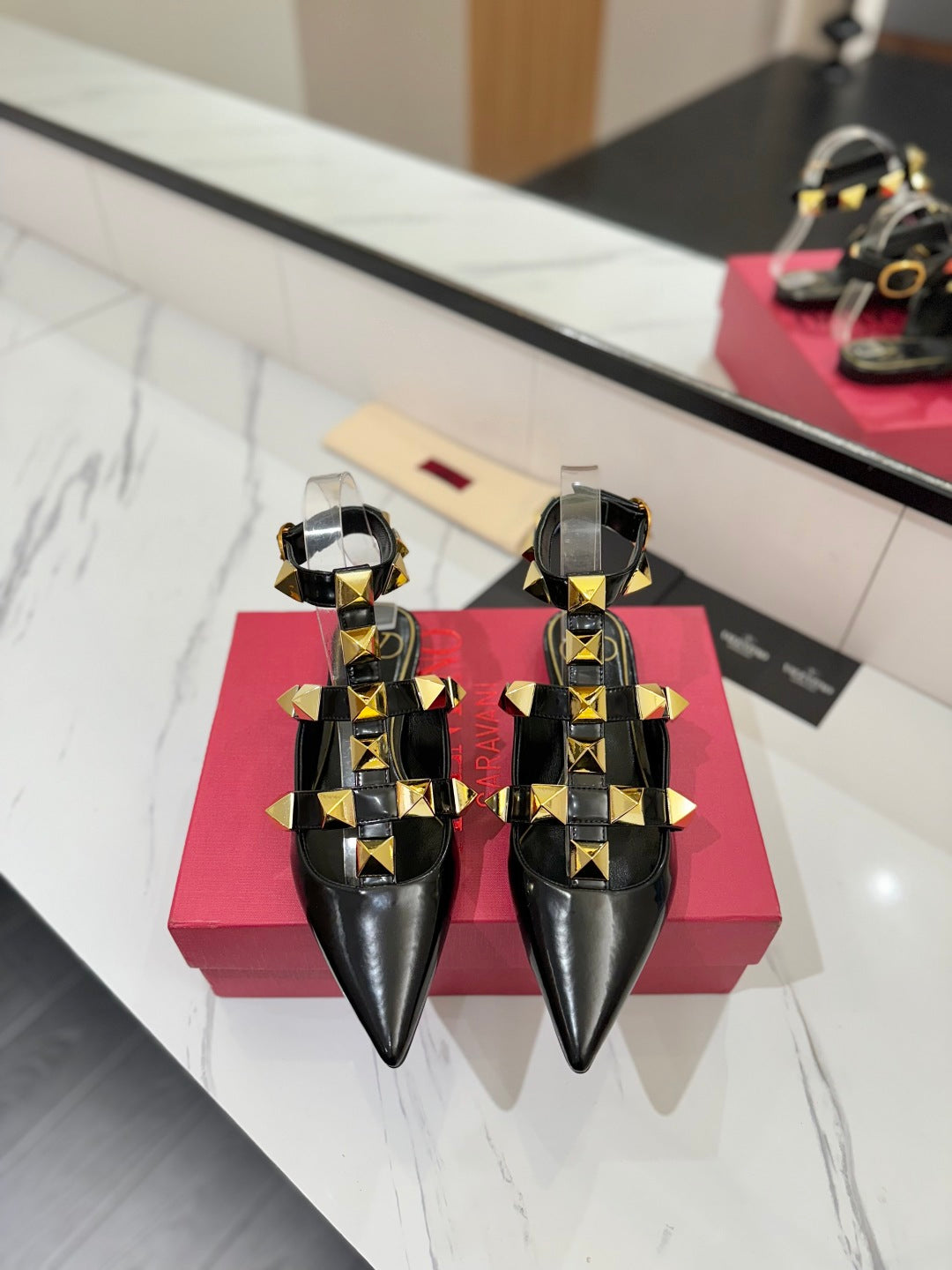 VT Rockstud Sandals Flat Black Gold Cowhide