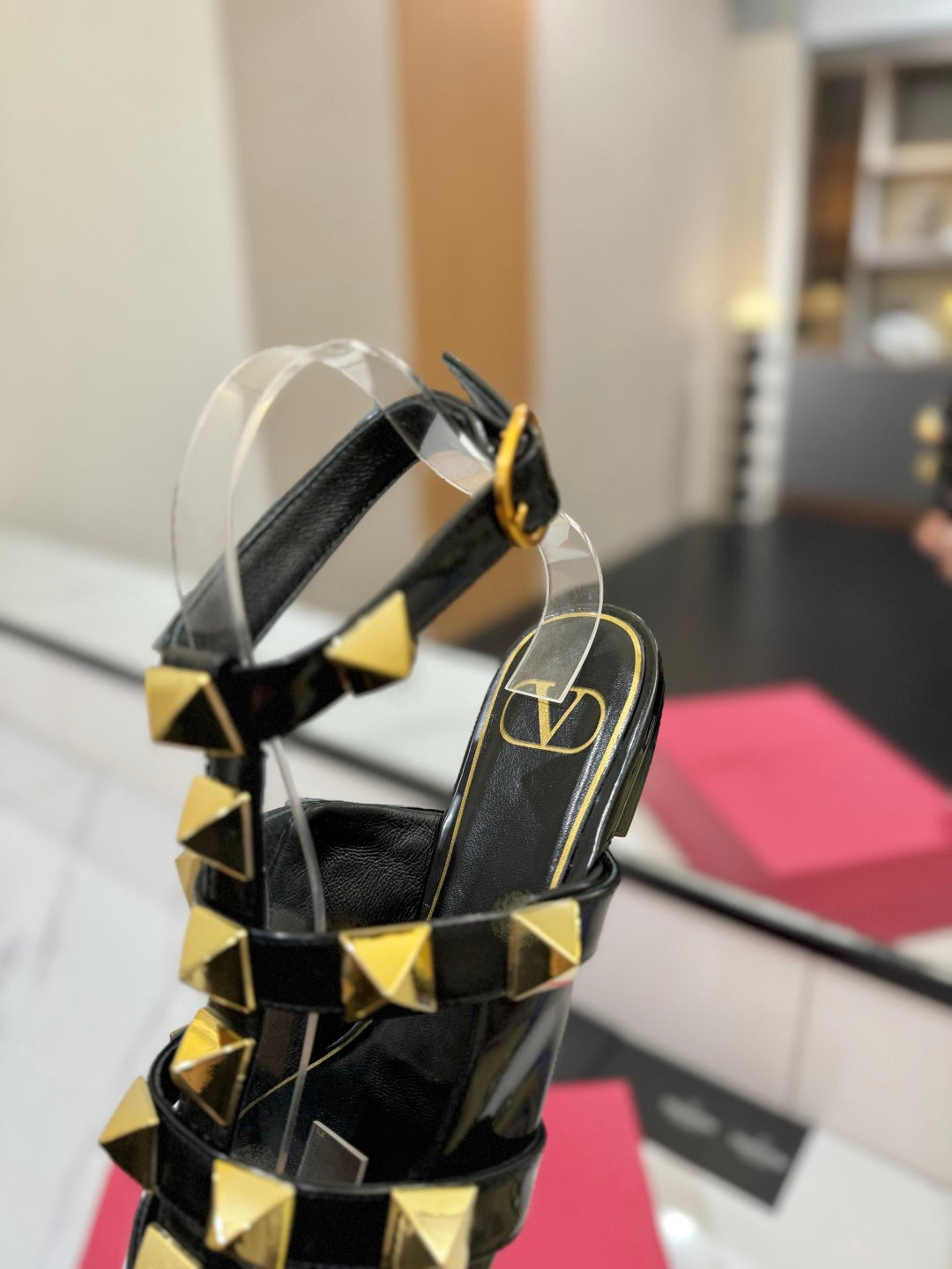 VT Rockstud Sandals Flat Black Gold Cowhide