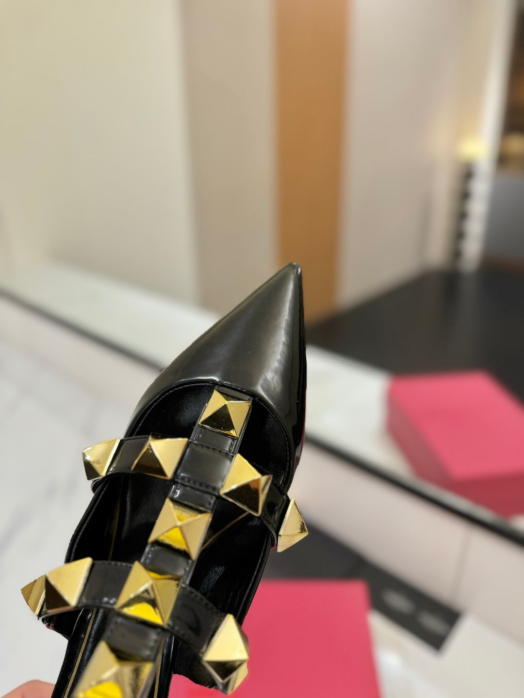 VT Rockstud Sandals Flat Black Gold Cowhide