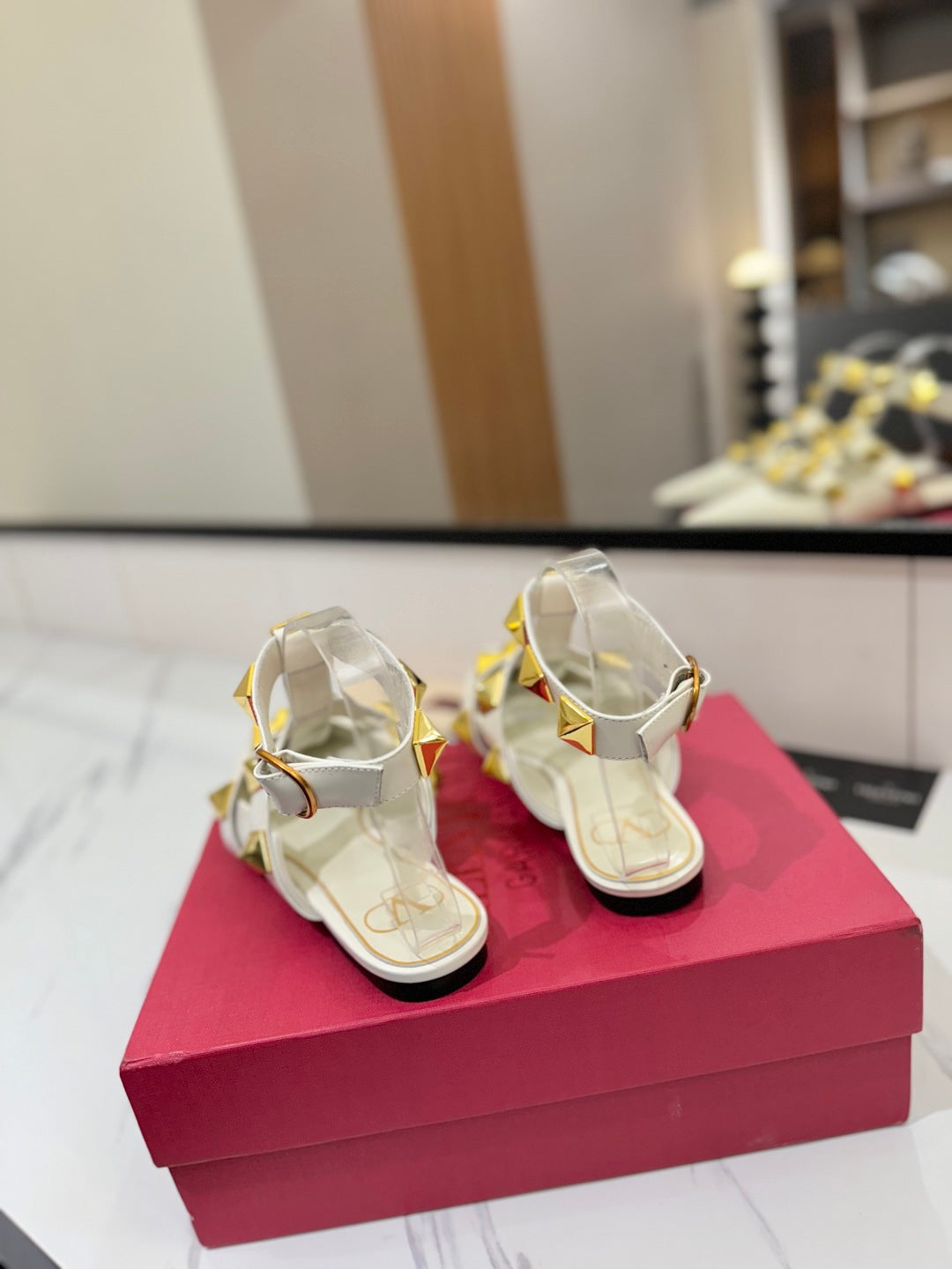 VT Rockstud Sandals Flat White Gold Cowhide