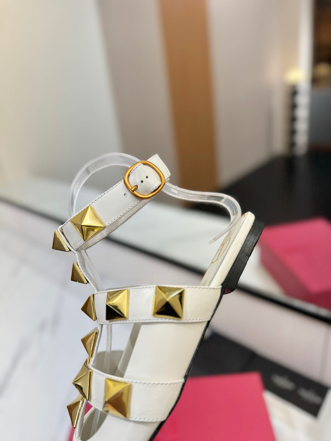 VT Rockstud Sandals Flat White Gold Cowhide