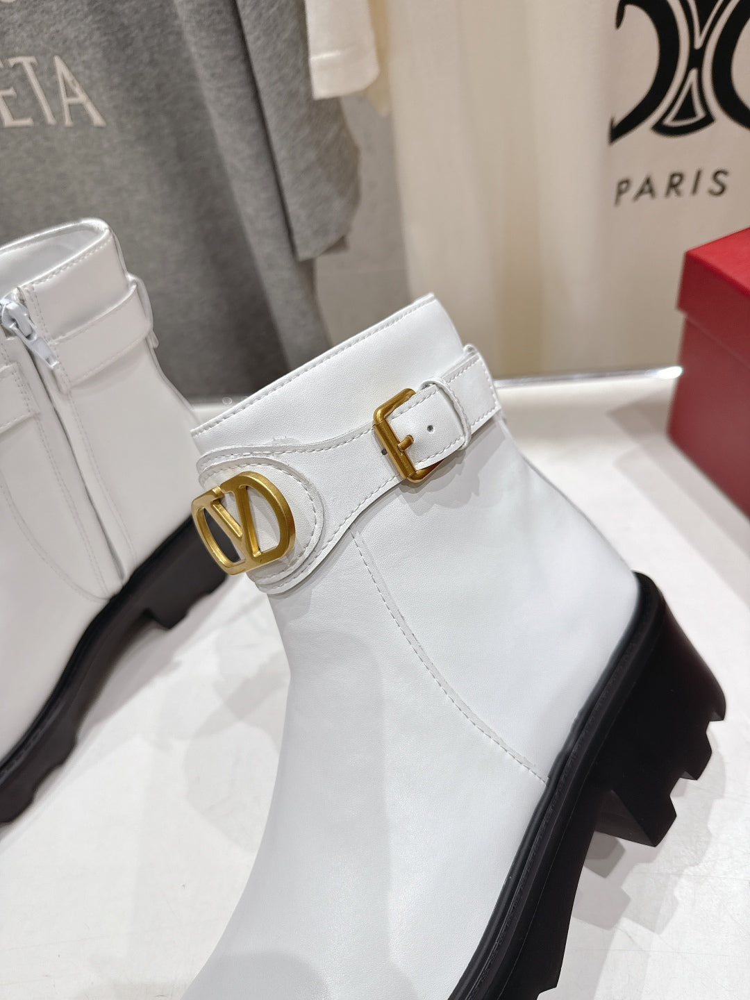 VT short boots white calfskin 174439