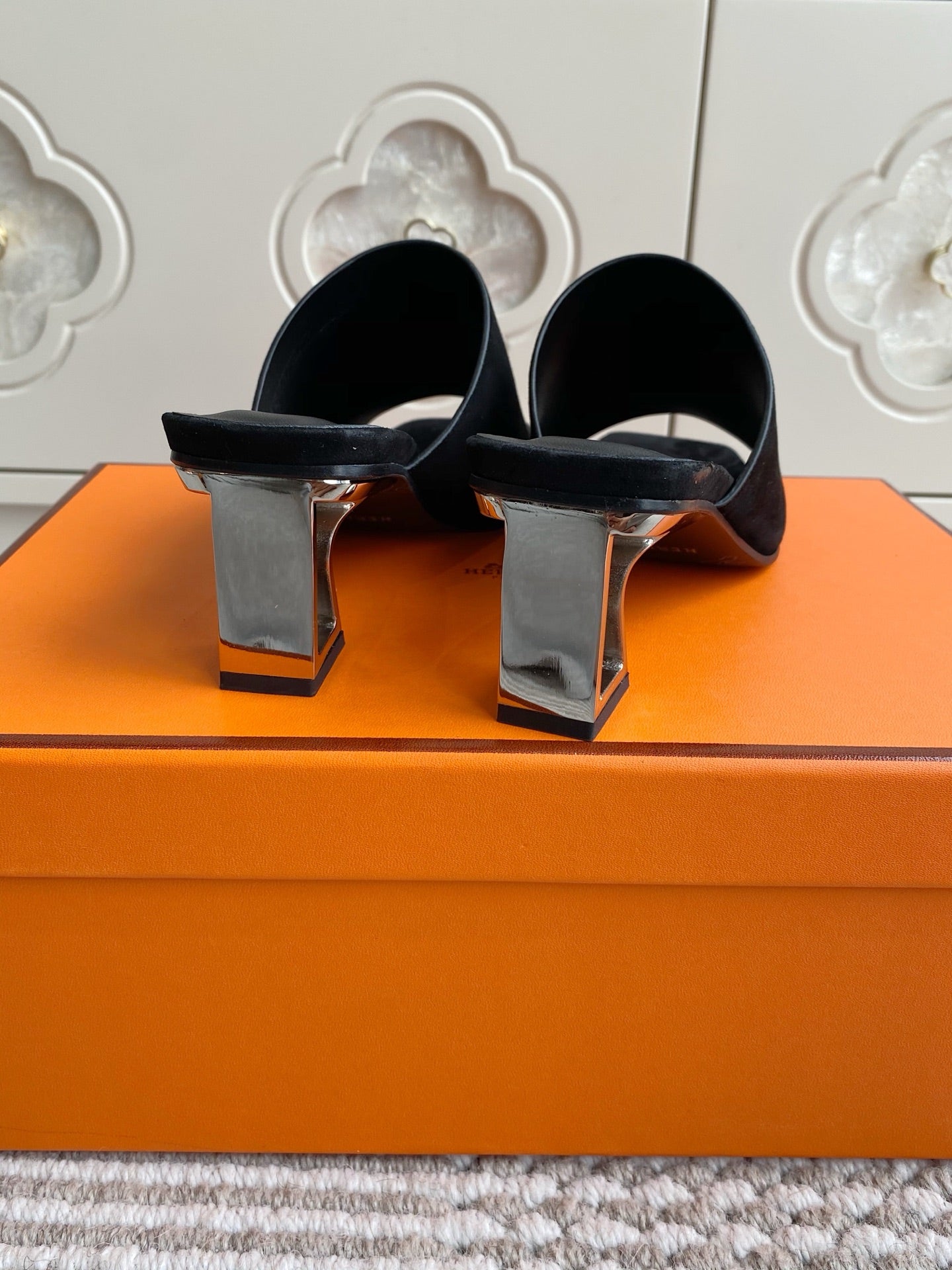 HM Kylie Mules Black Calfskin 316375