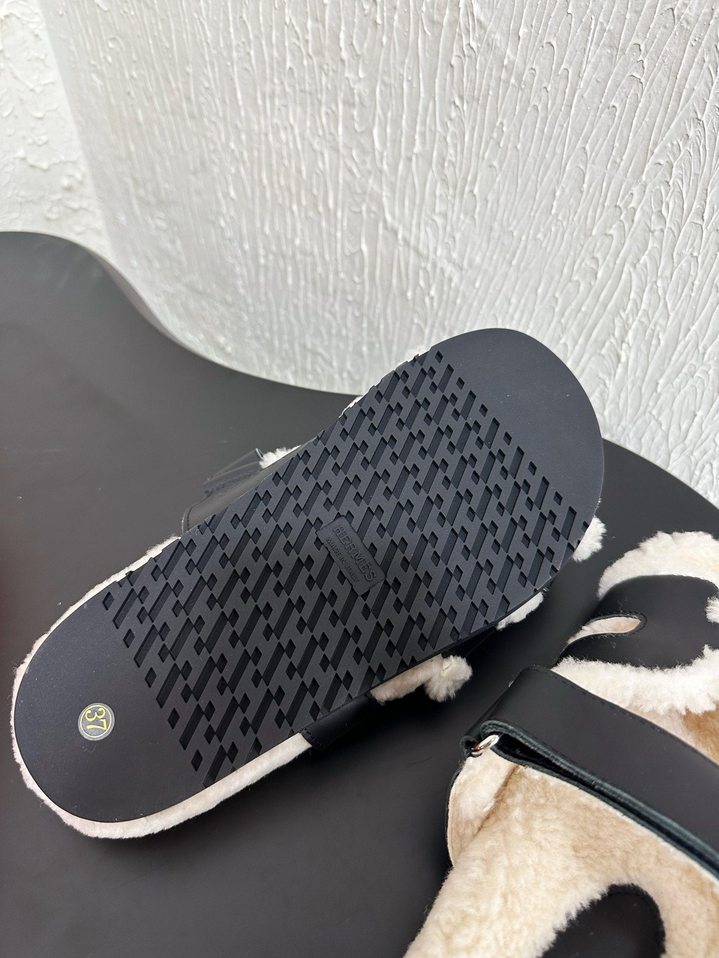 HM Chypre Sandal In Black White Lambskin And Fleece Lining  961138